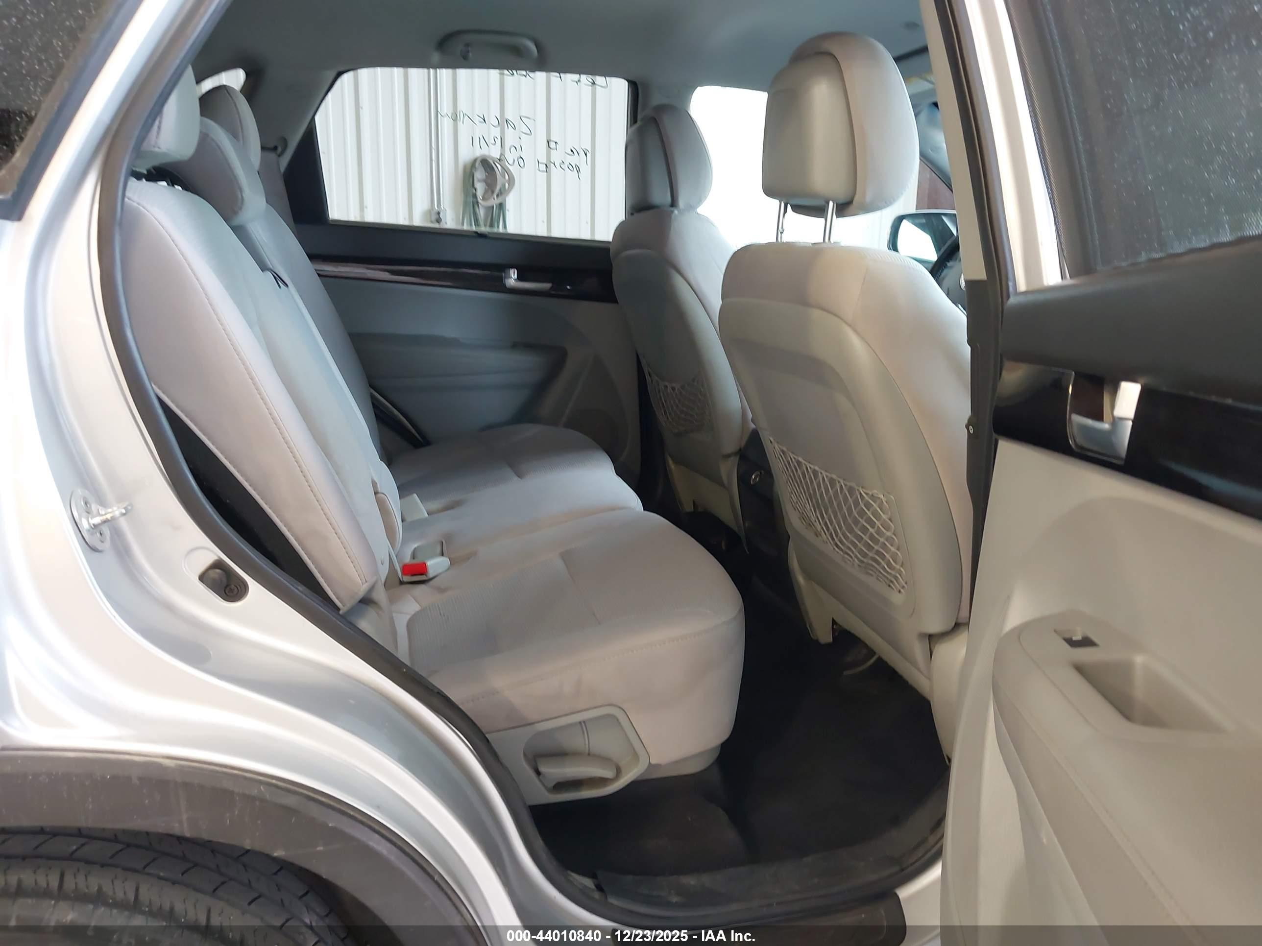 KIA SORENTO image 8