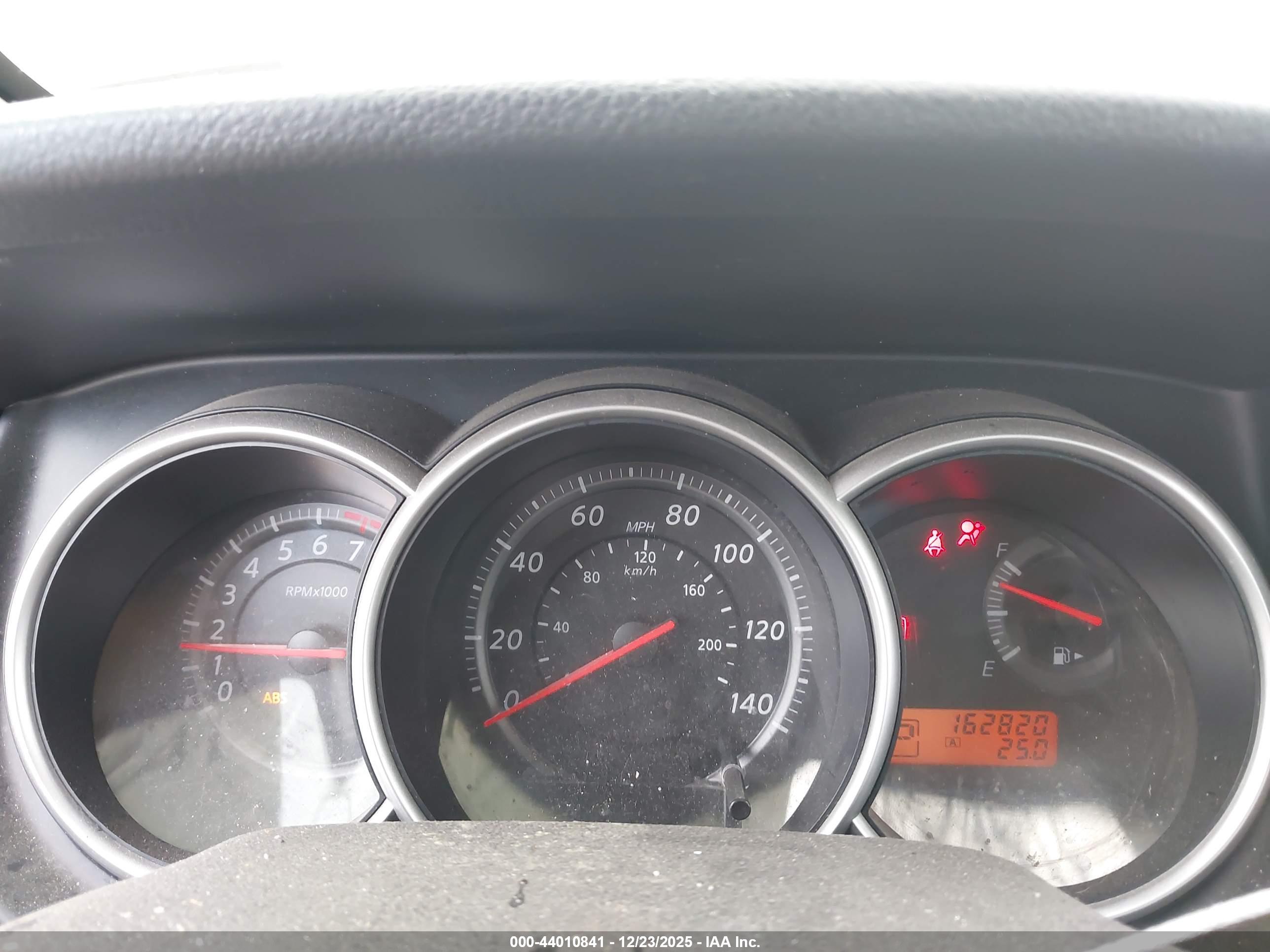 NISSAN VERSA image 7