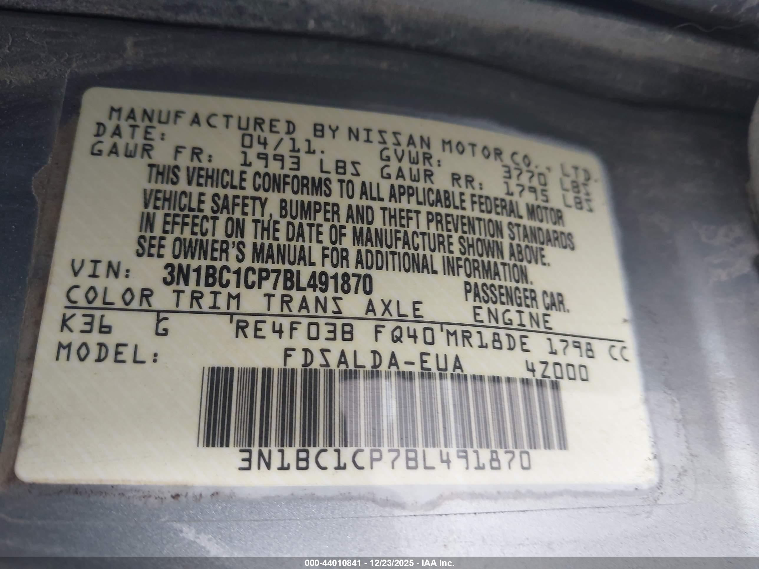 NISSAN VERSA image 9