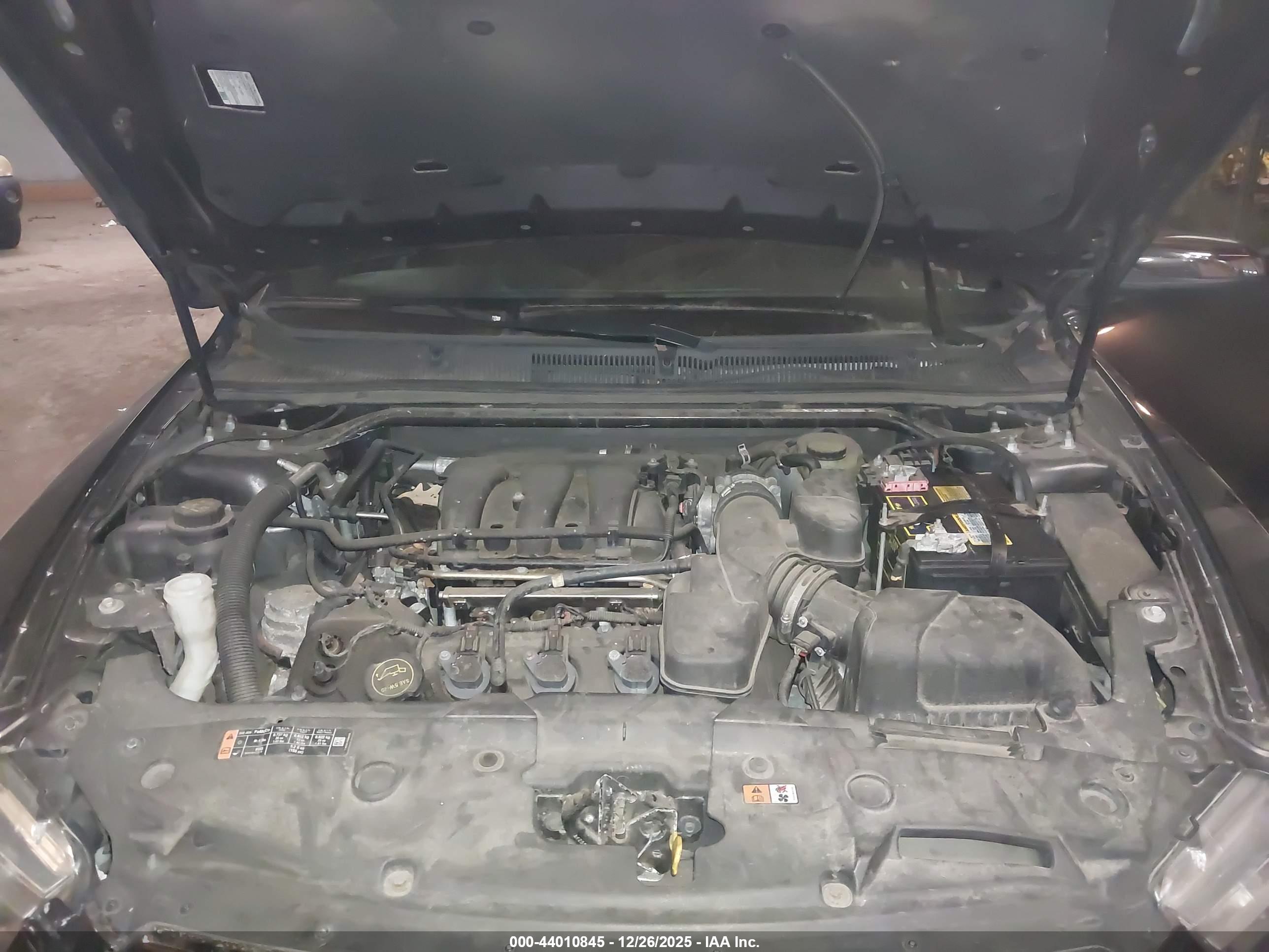 FORD TAURUS image 10