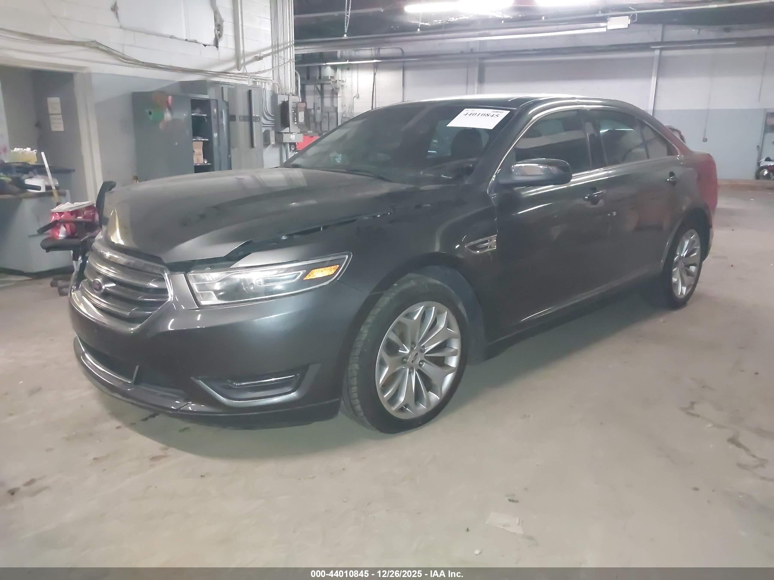 FORD TAURUS image 2