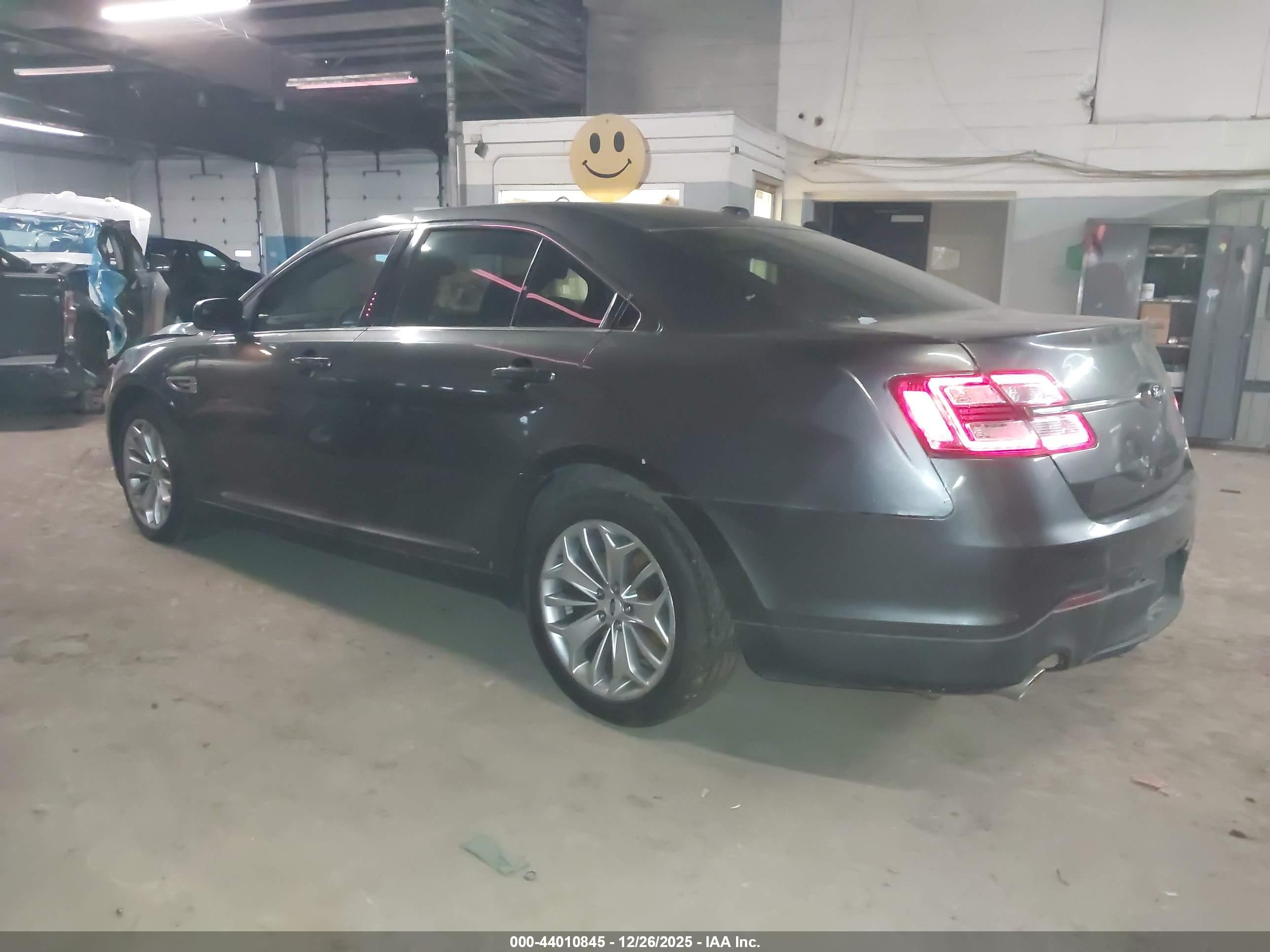FORD TAURUS image 3