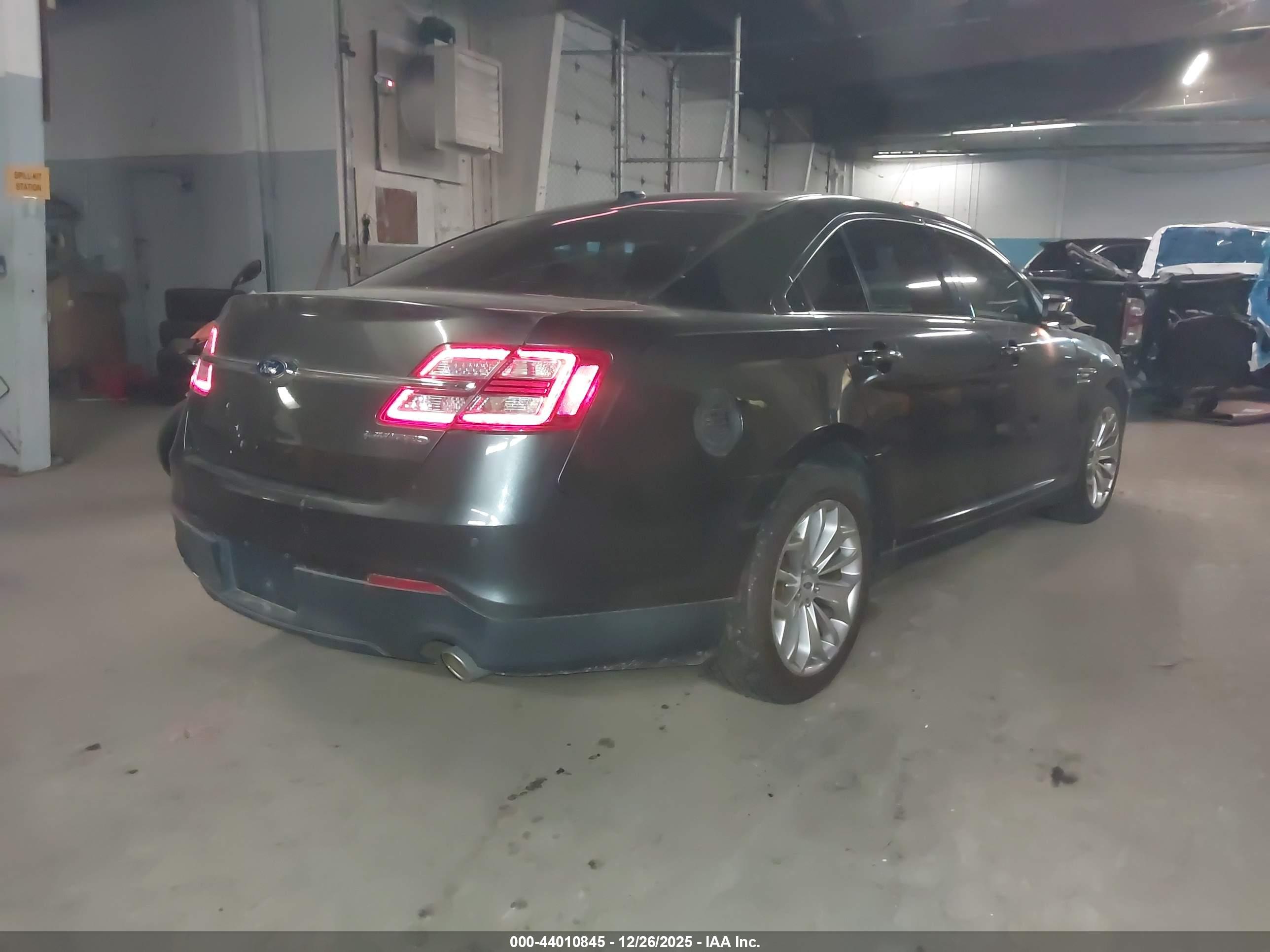 FORD TAURUS image 4