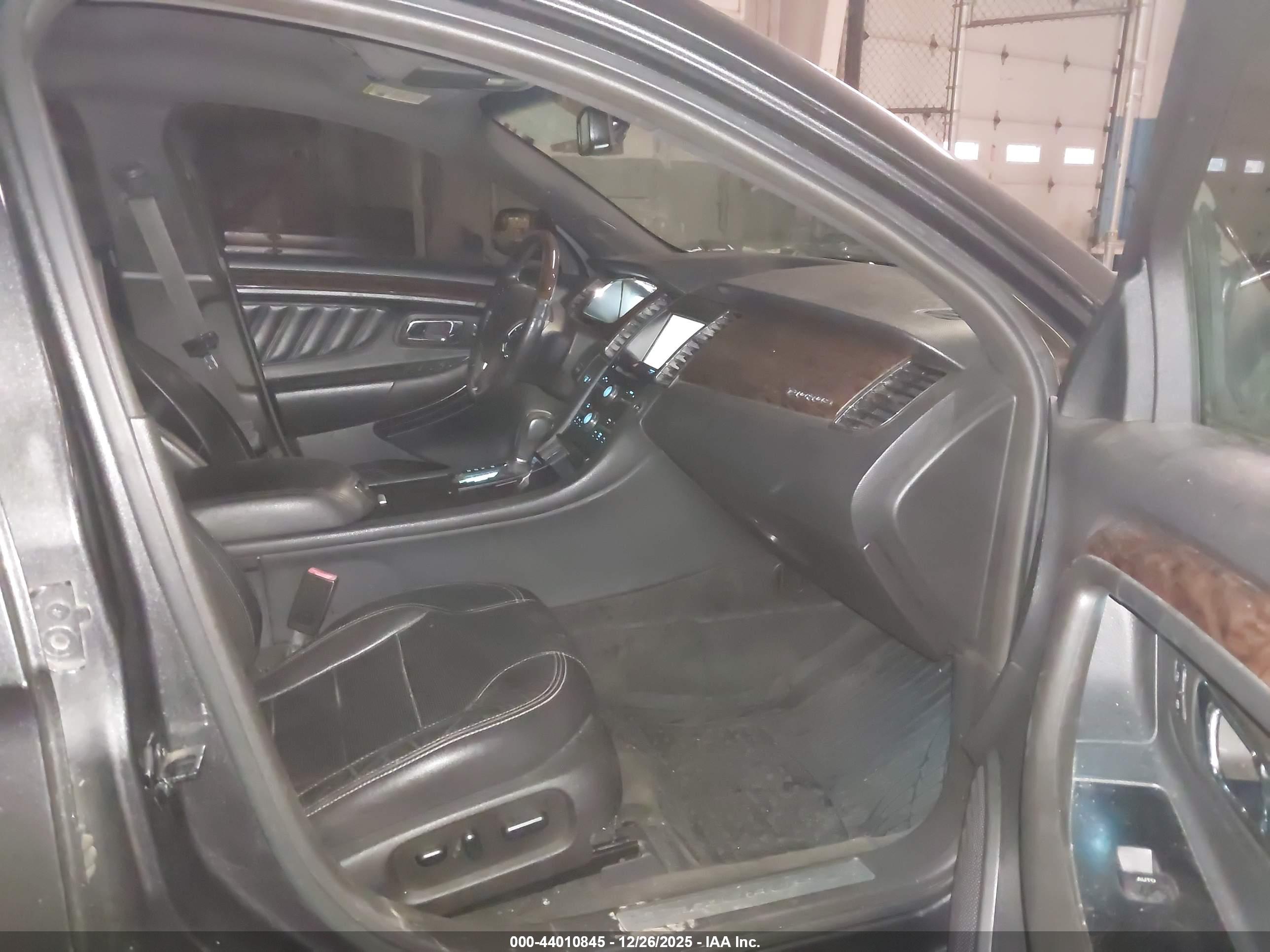 FORD TAURUS image 5