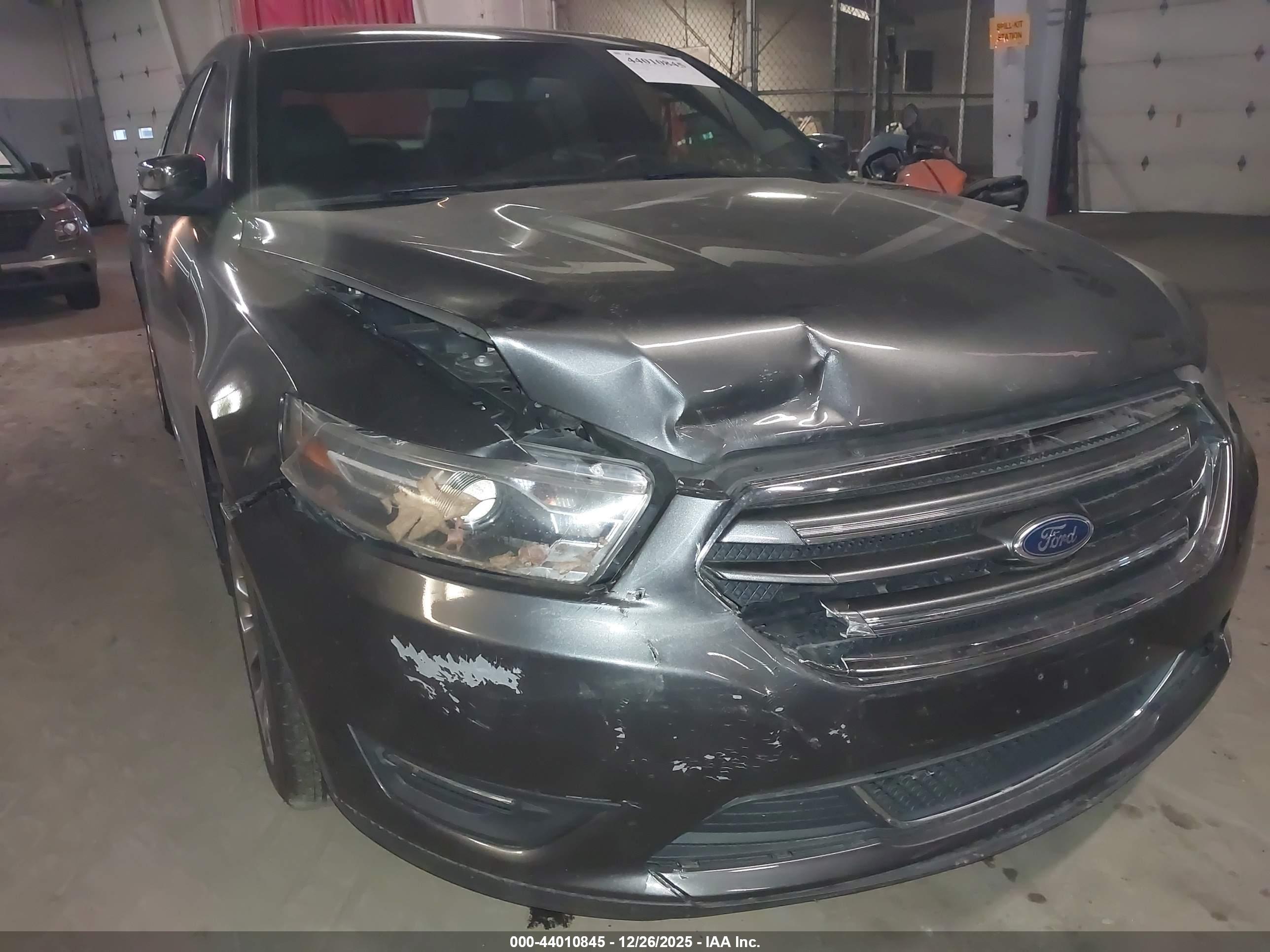 FORD TAURUS image 6
