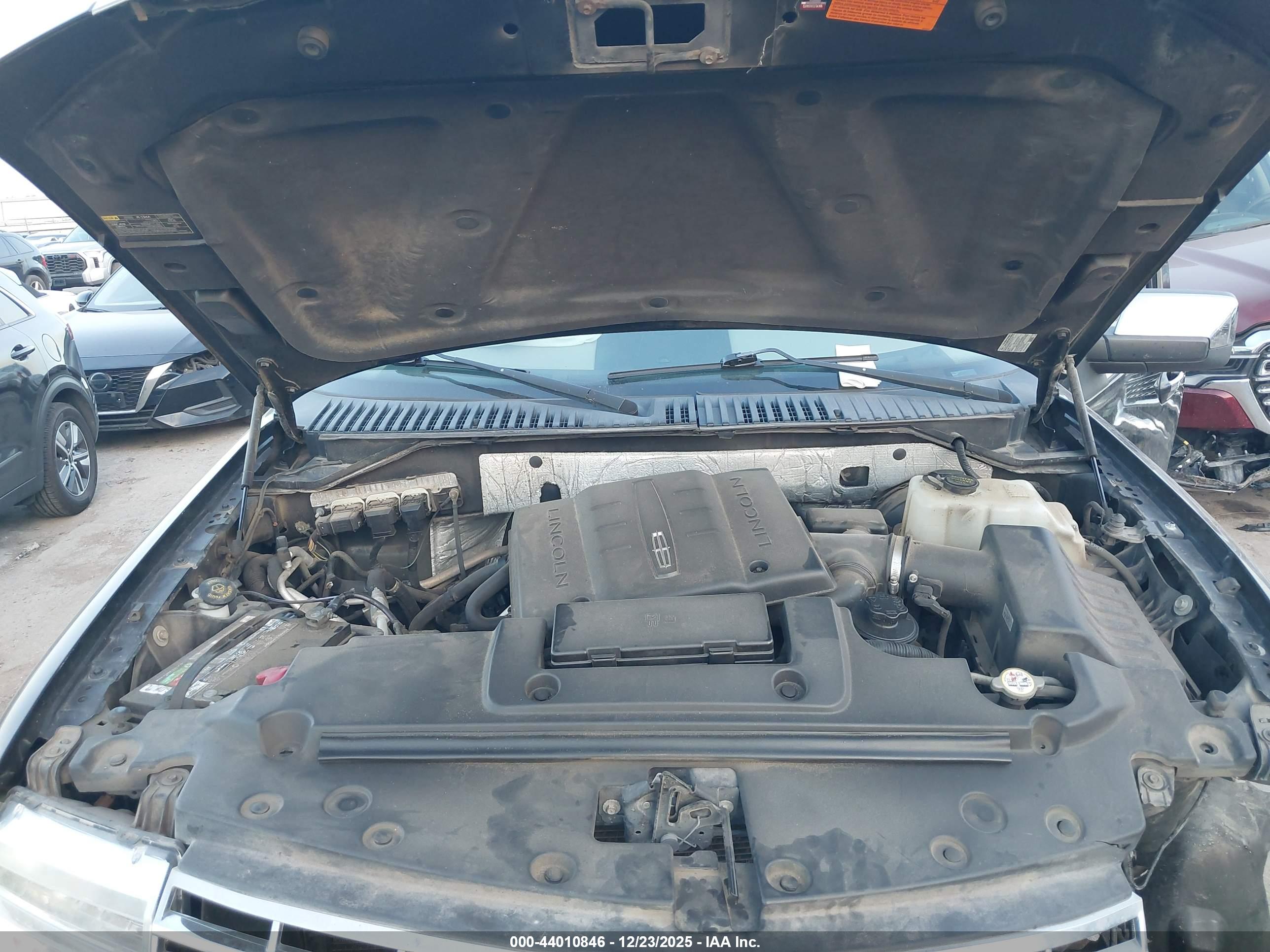 LINCOLN NAVIGATOR image 10