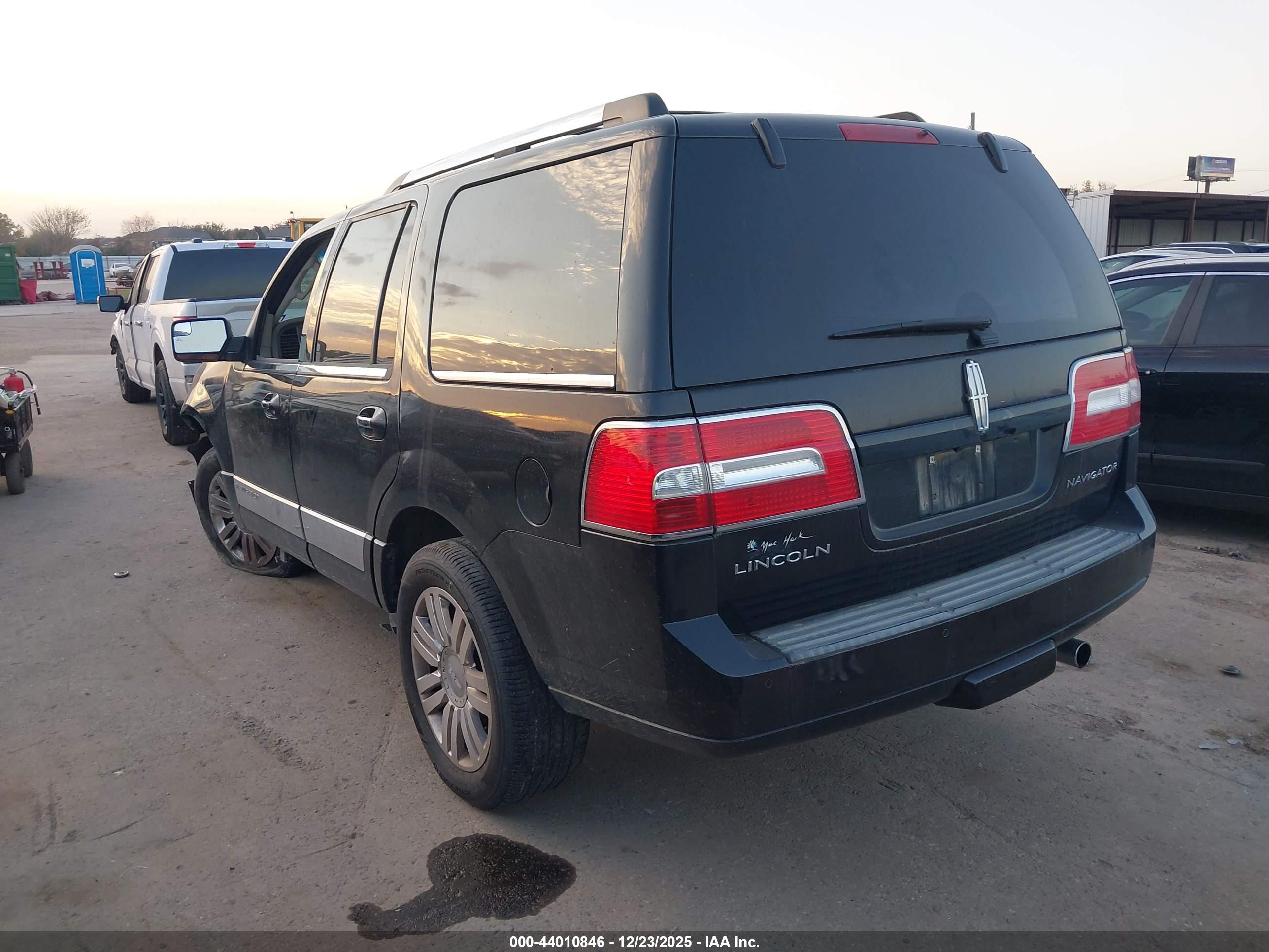 LINCOLN NAVIGATOR image 3