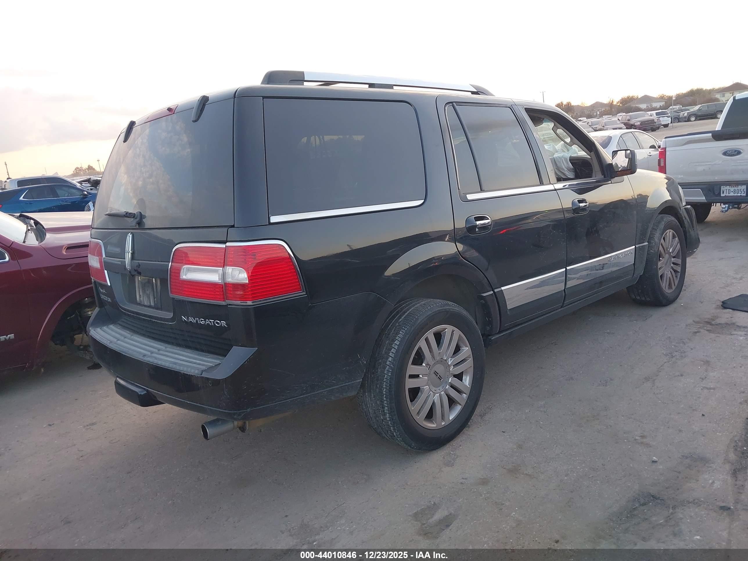 LINCOLN NAVIGATOR image 4