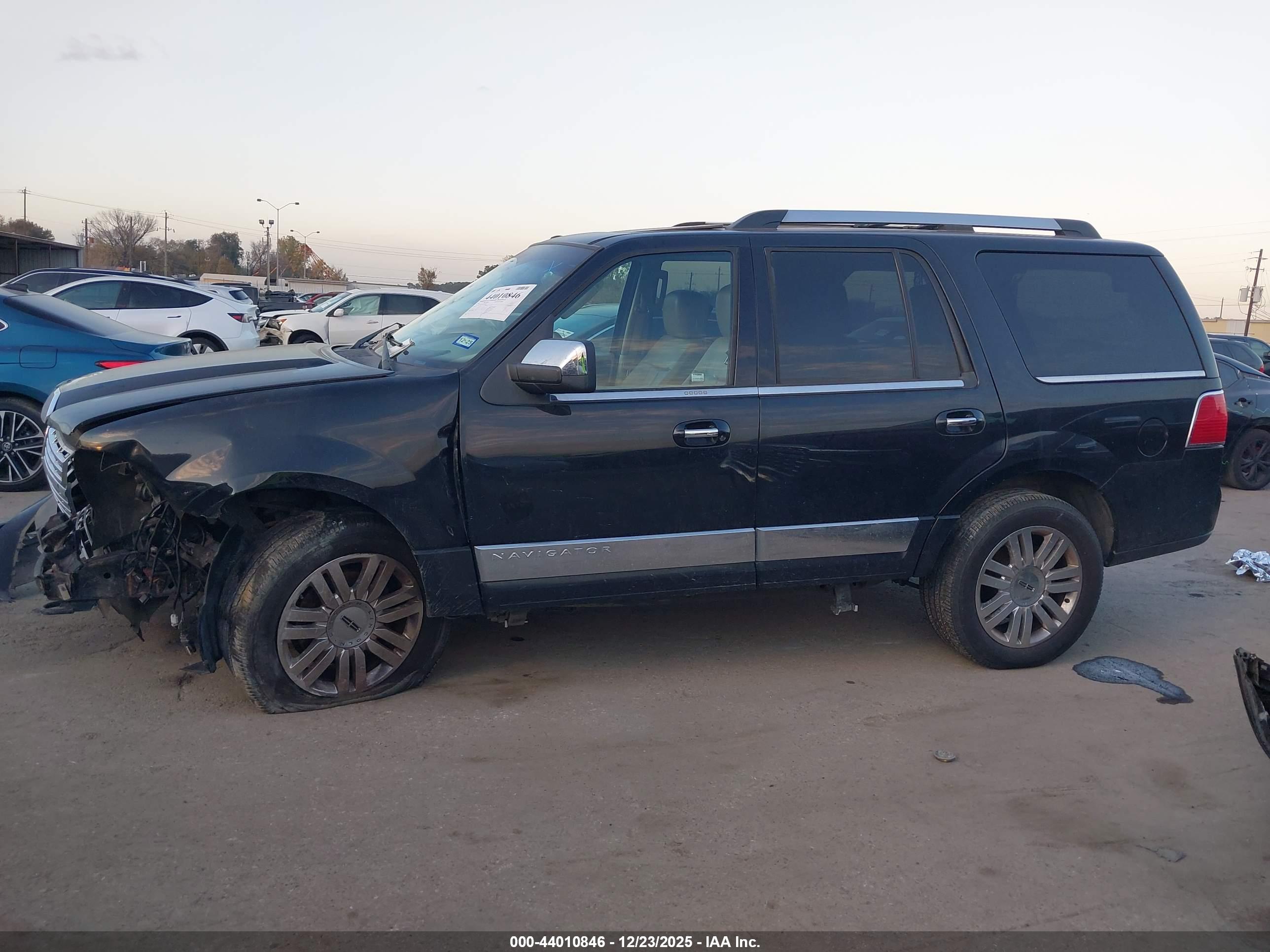 LINCOLN NAVIGATOR image 6