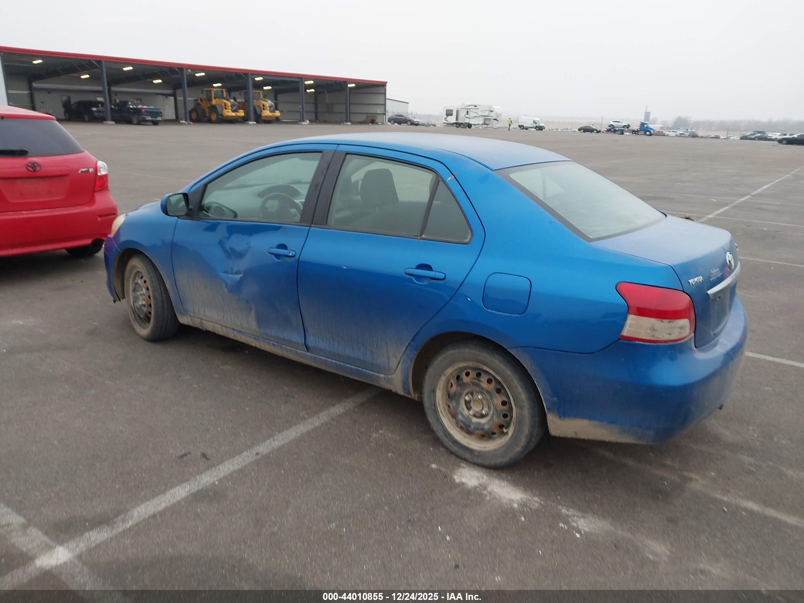 TOYOTA YARIS image 3