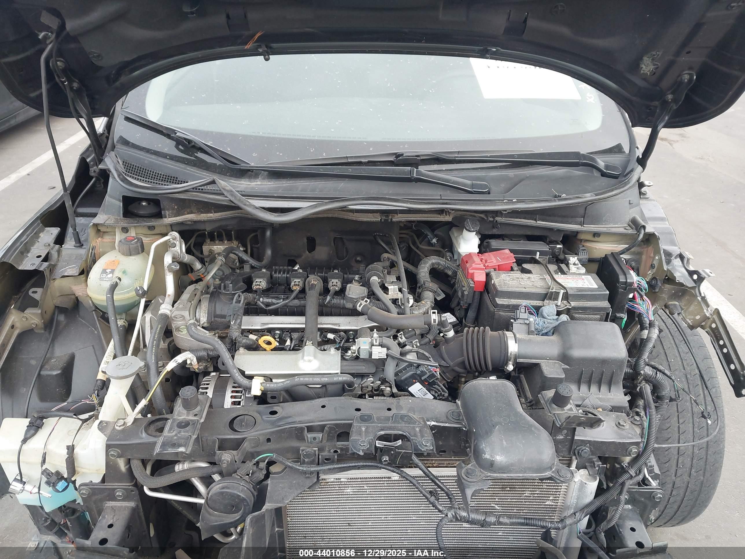 NISSAN VERSA image 10