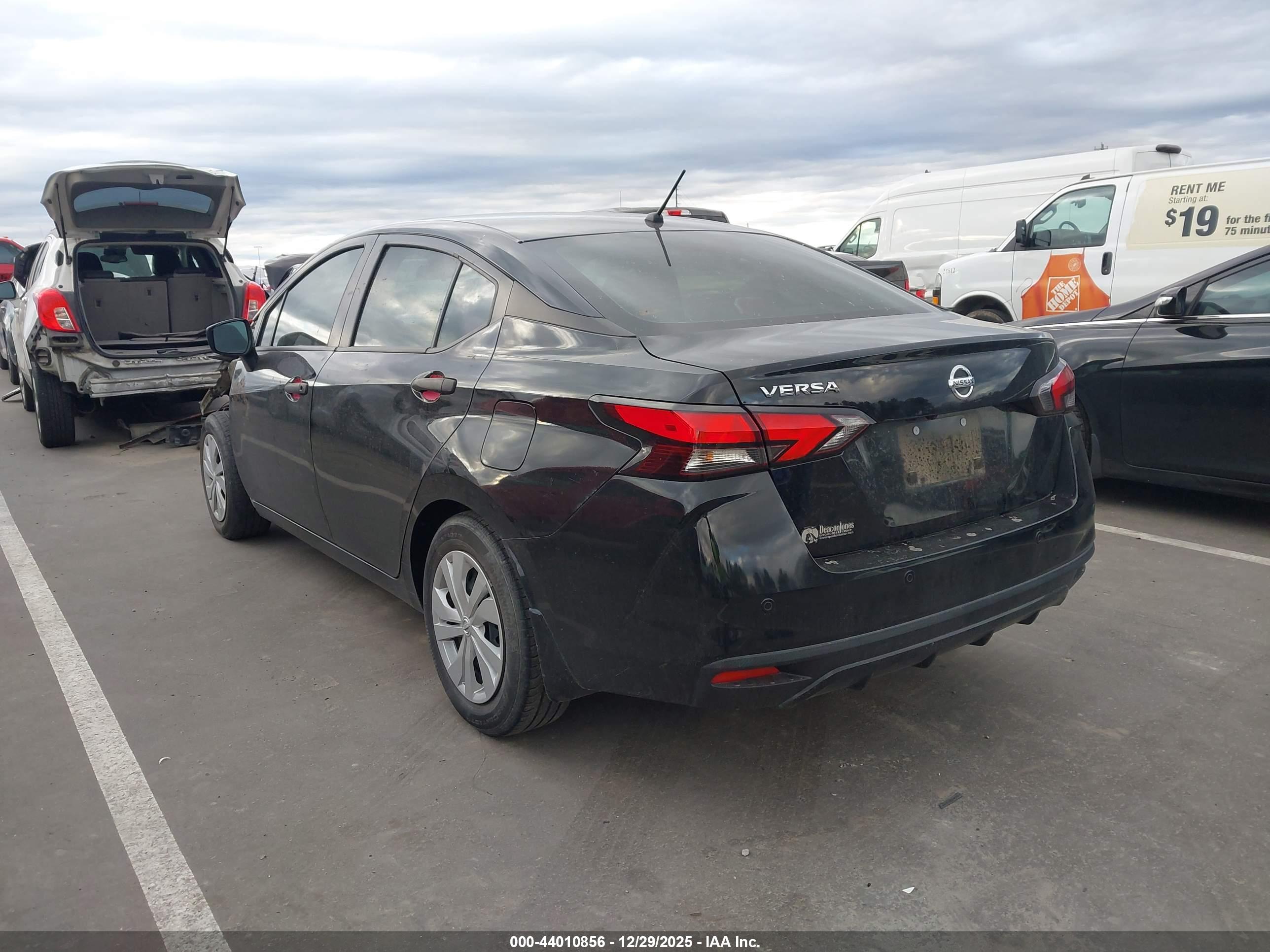 NISSAN VERSA image 3
