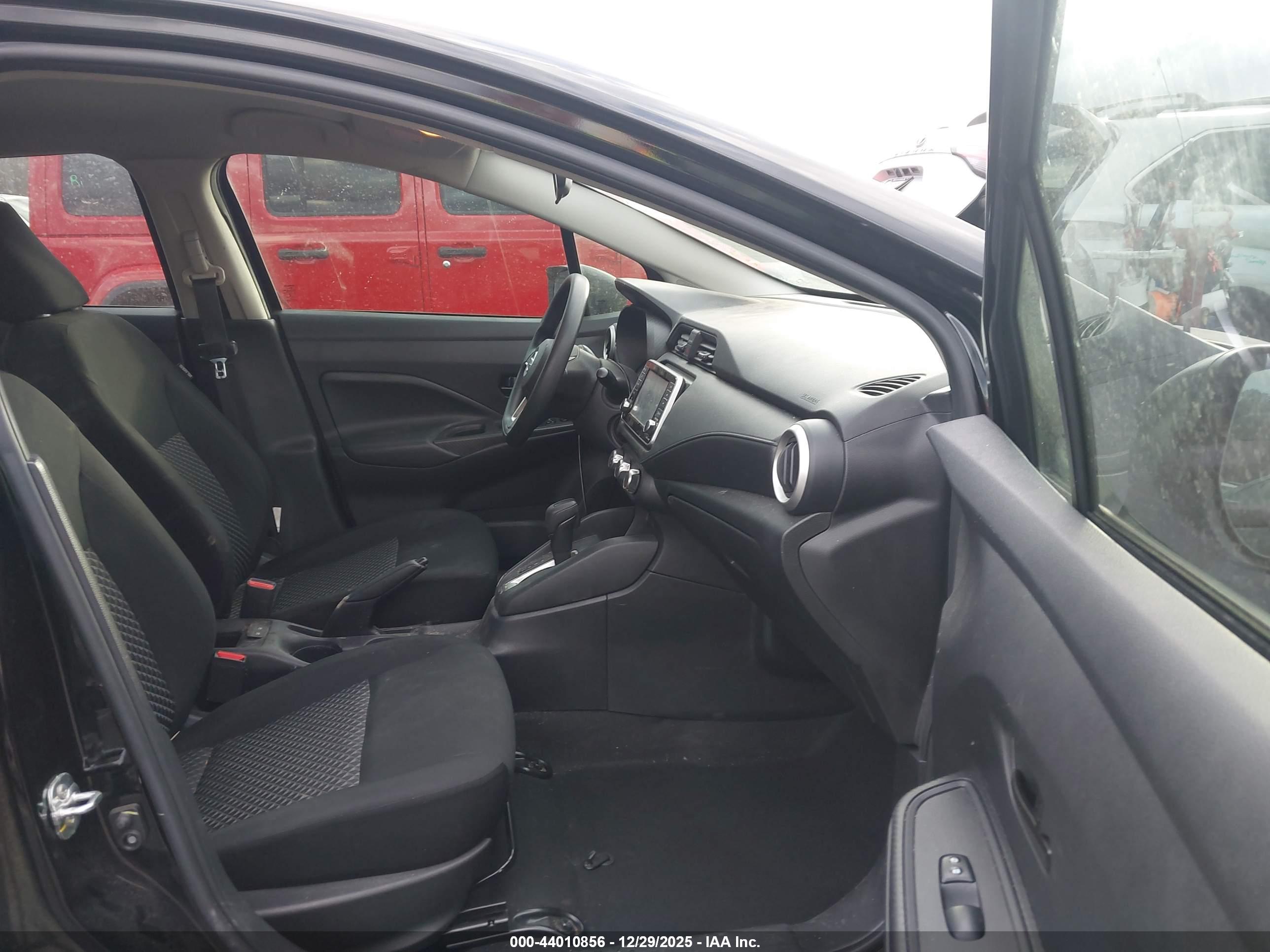 NISSAN VERSA image 5