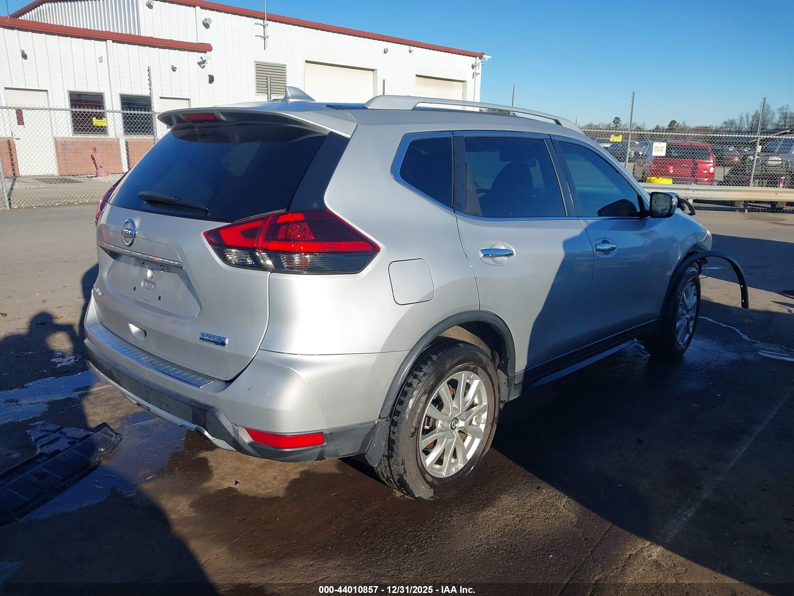 NISSAN ROGUE image 4