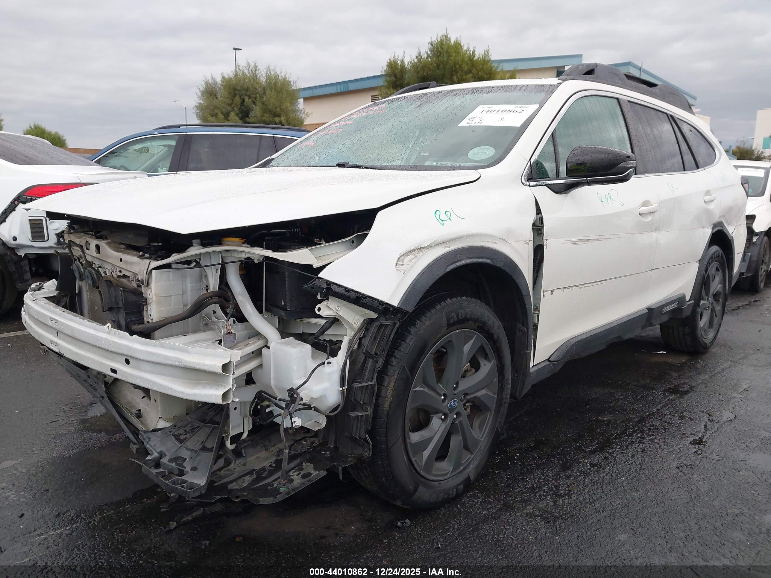 SUBARU OUTBACK image 2