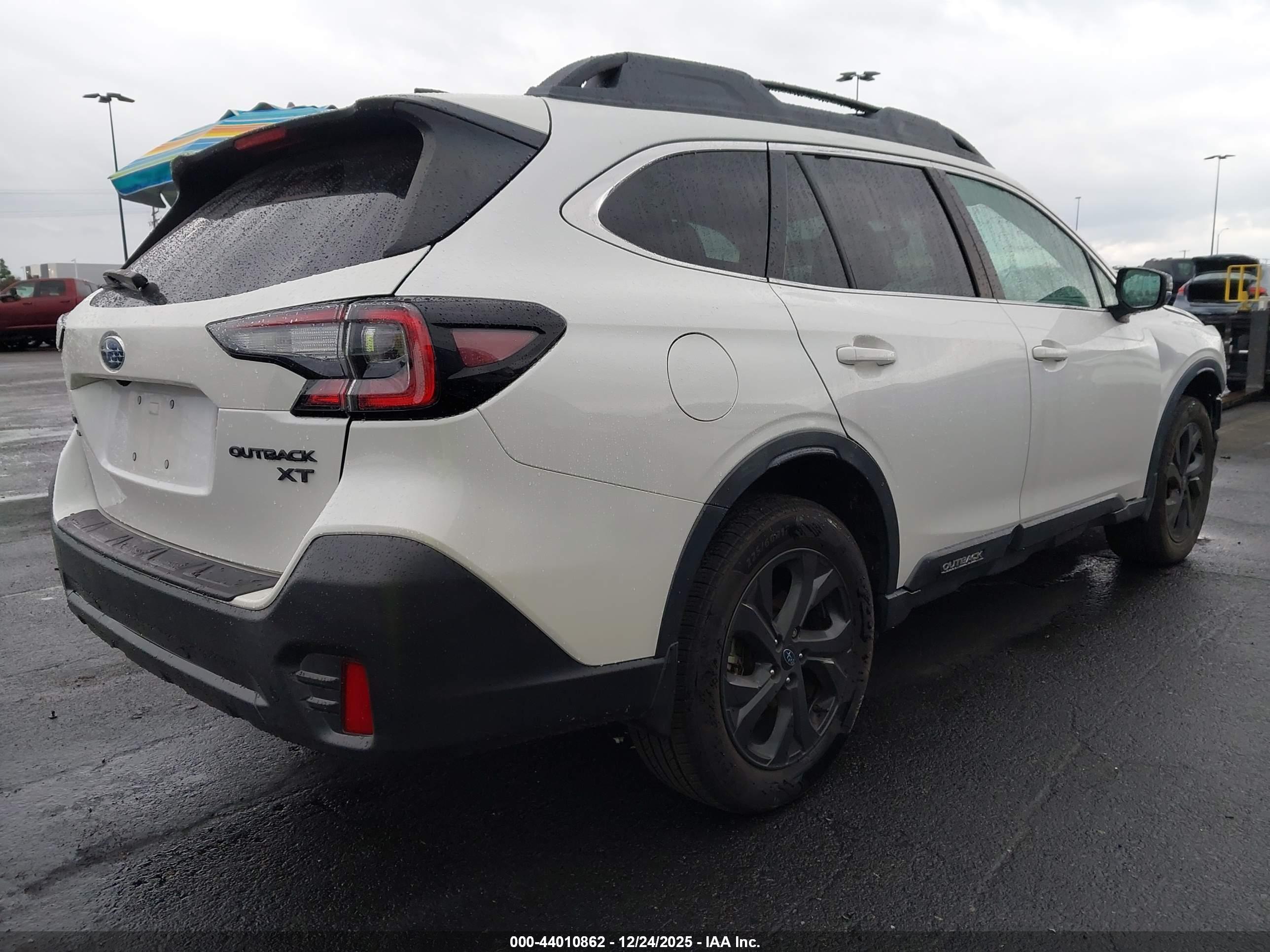 SUBARU OUTBACK image 4