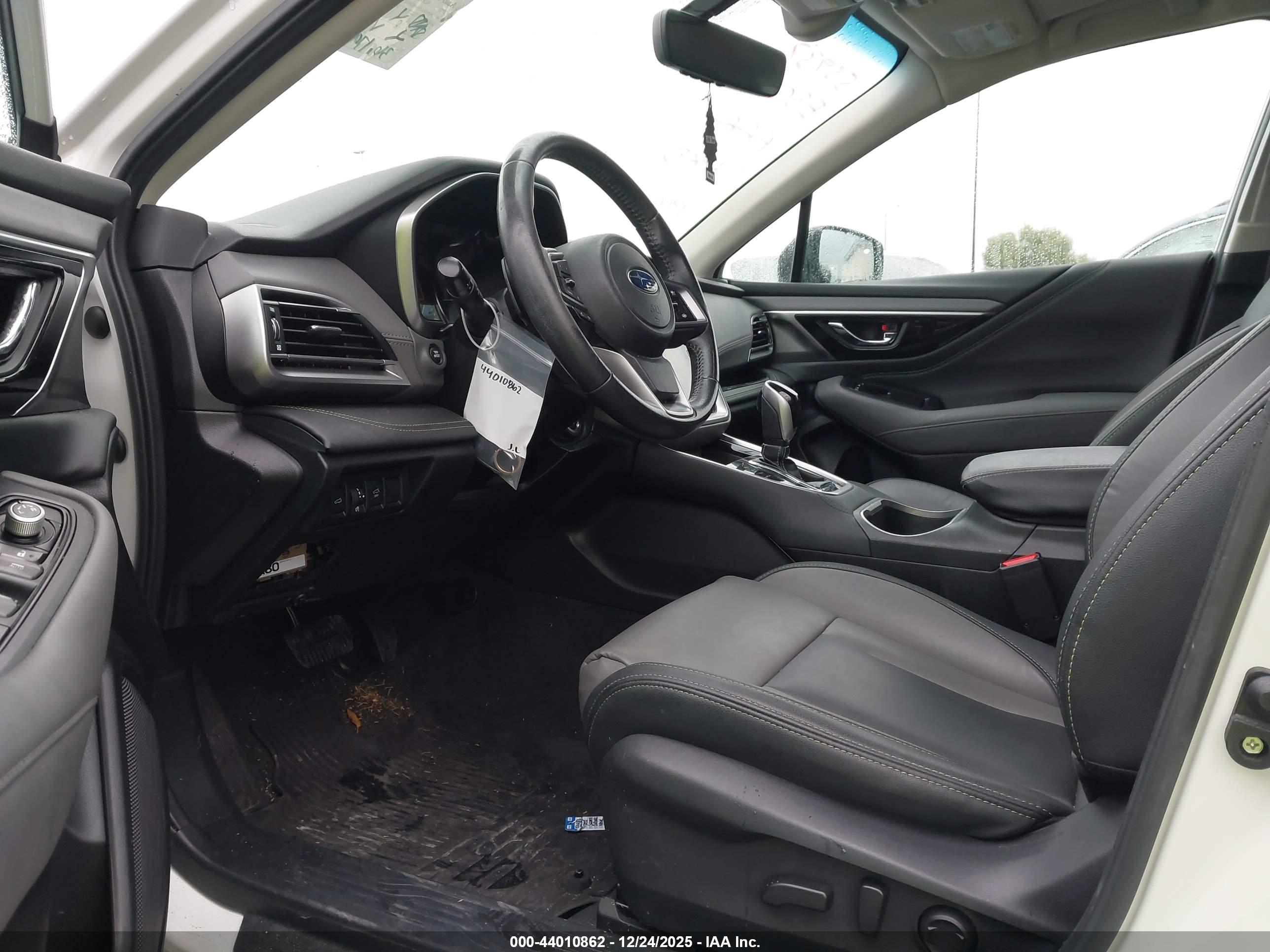 SUBARU OUTBACK image 5