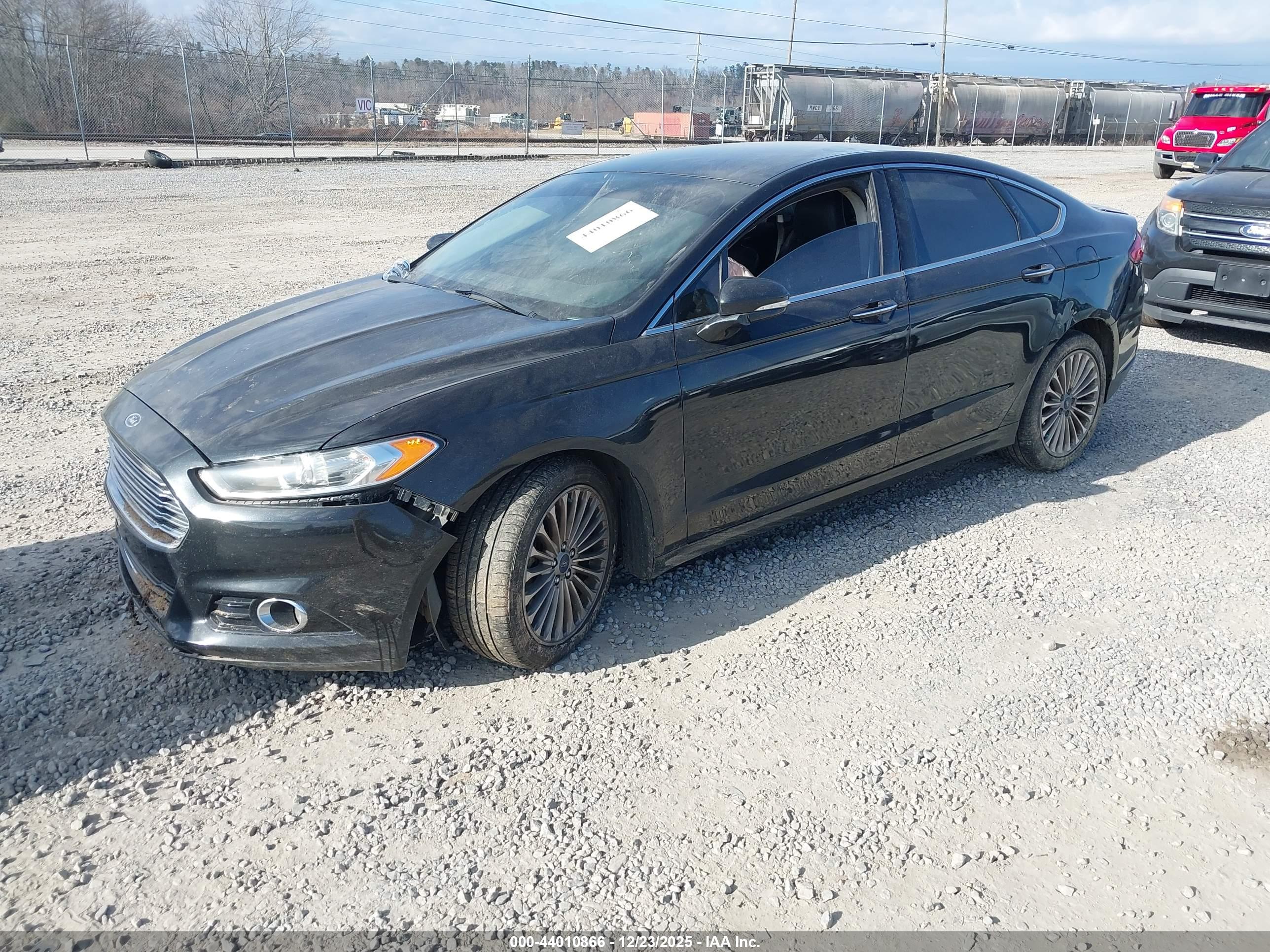 FORD FUSION image 2