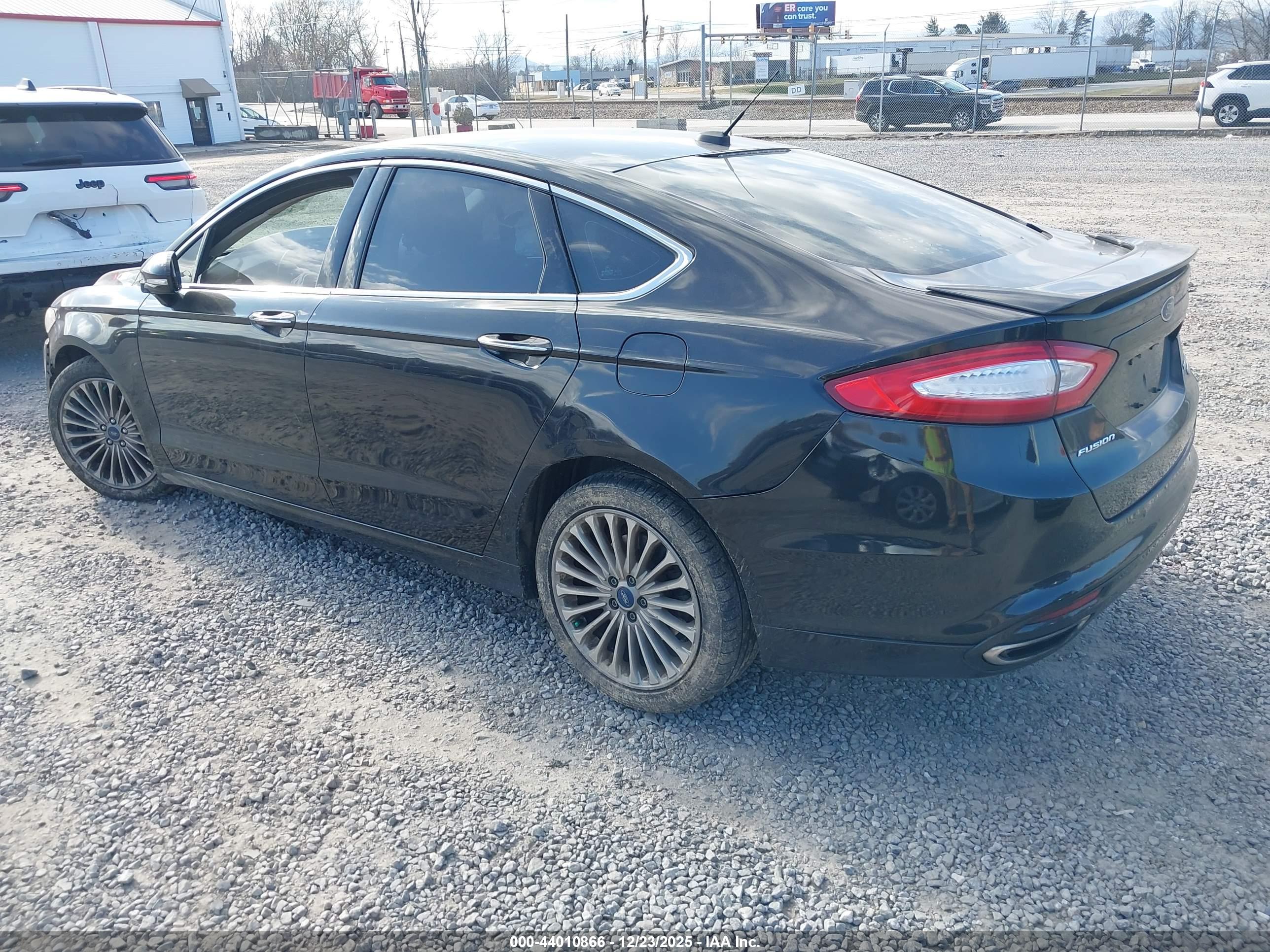 FORD FUSION image 3