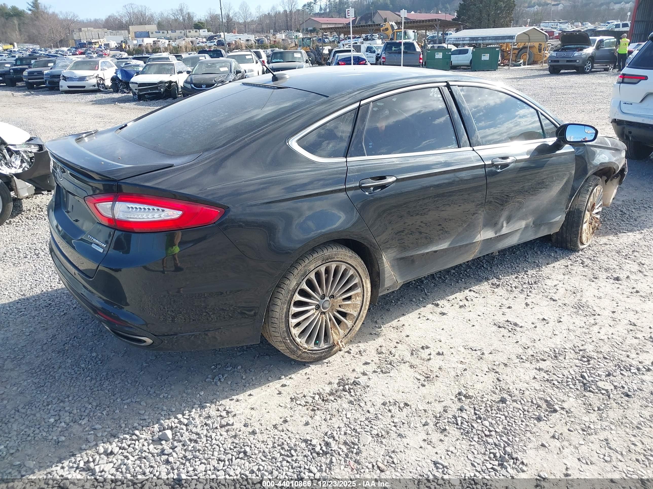 FORD FUSION image 4