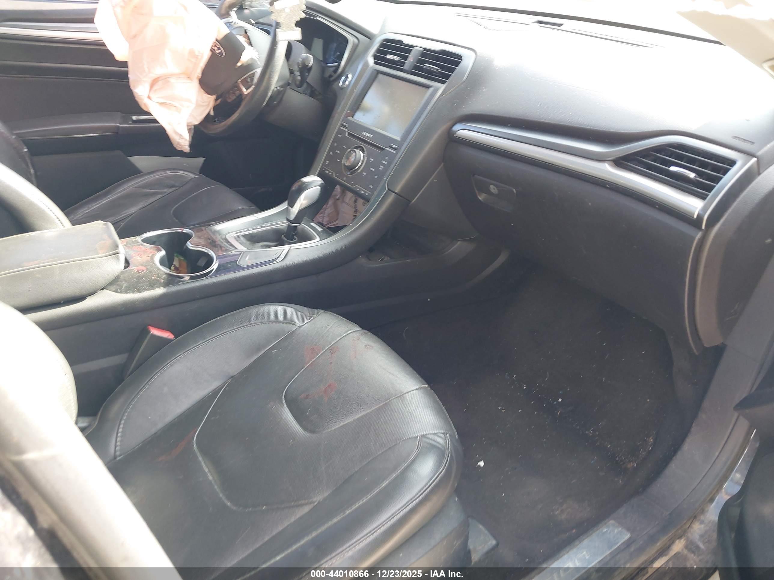 FORD FUSION image 5