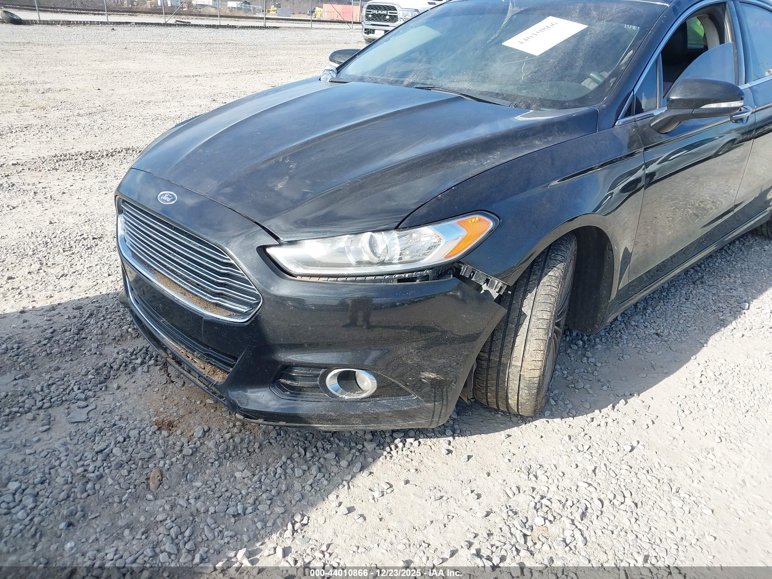 FORD FUSION image 6