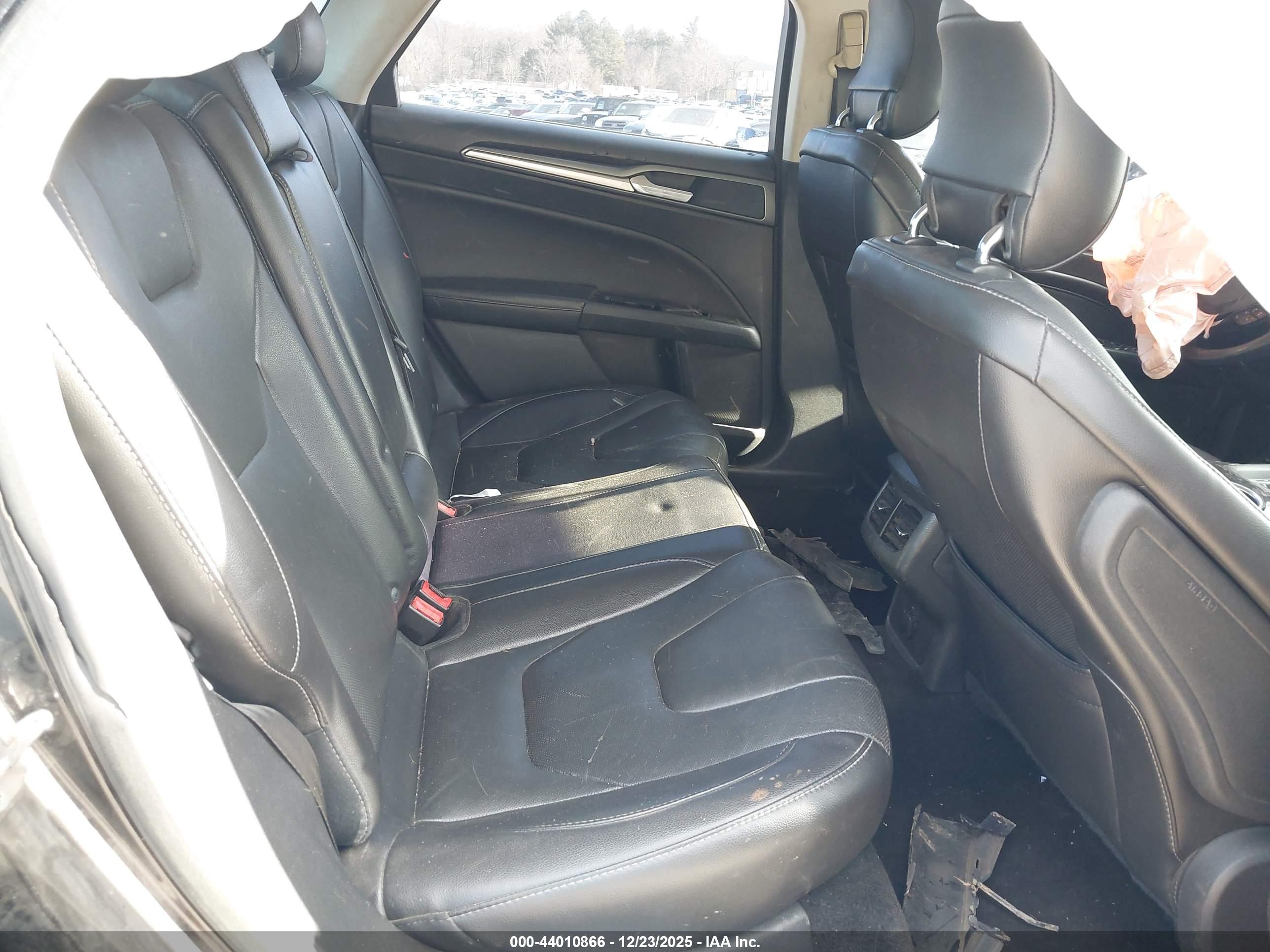 FORD FUSION image 8