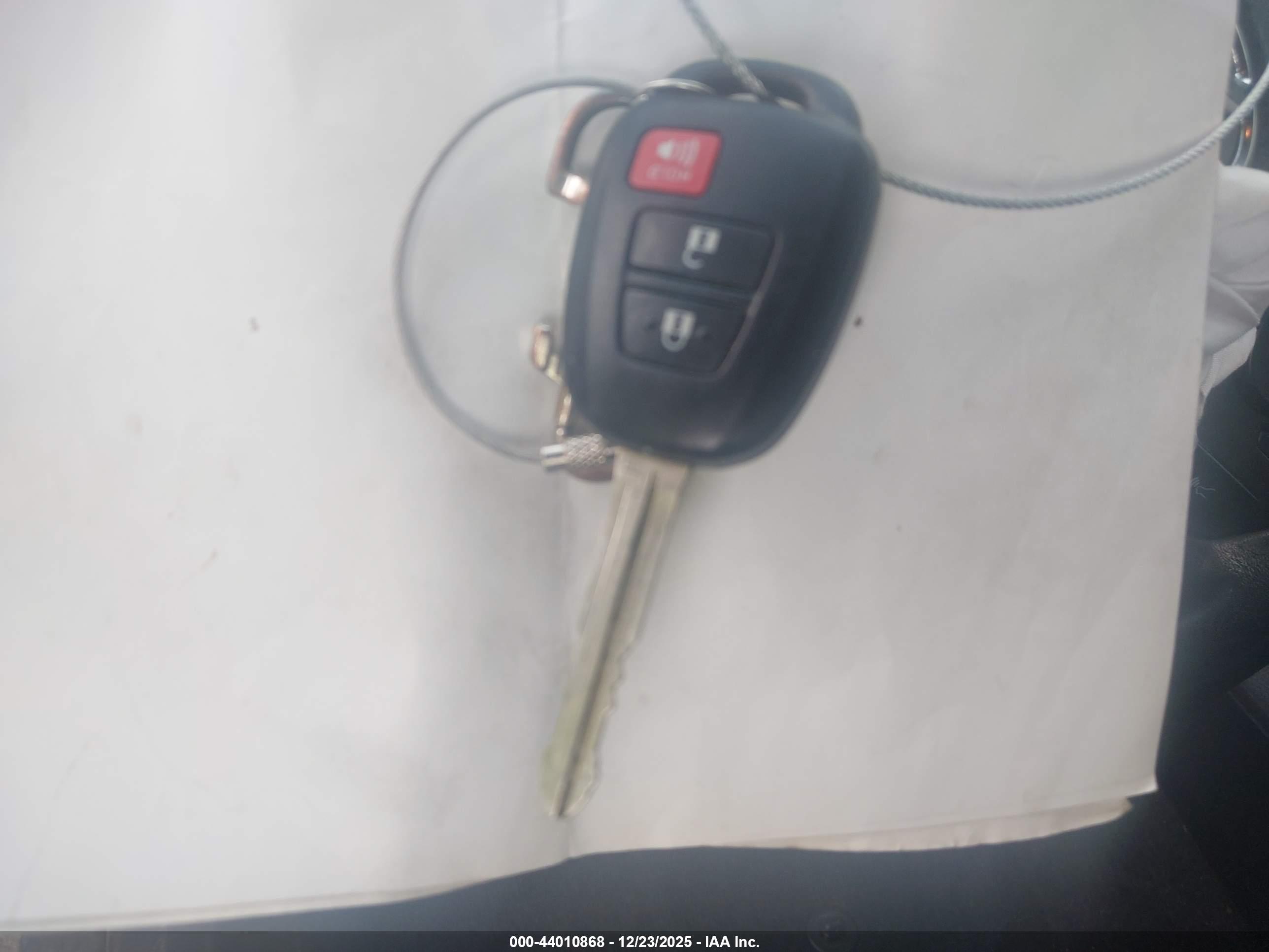 TOYOTA RAV4 image 11