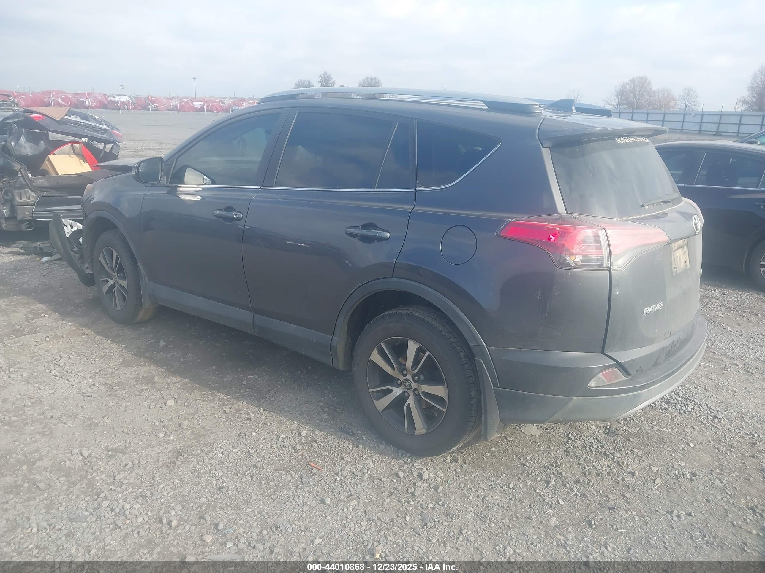 TOYOTA RAV4 image 3