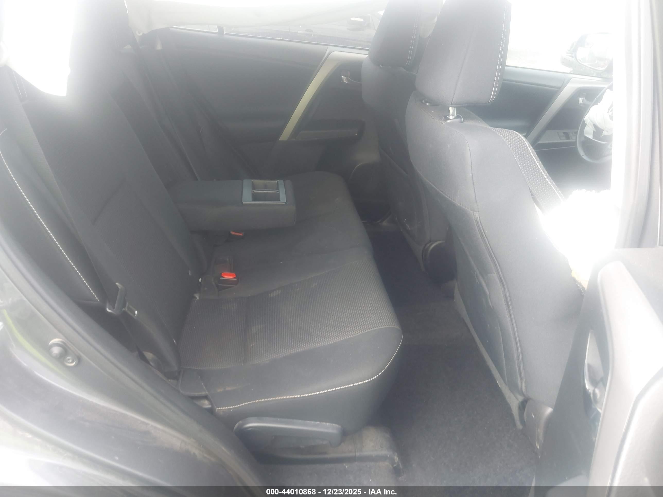 TOYOTA RAV4 image 8