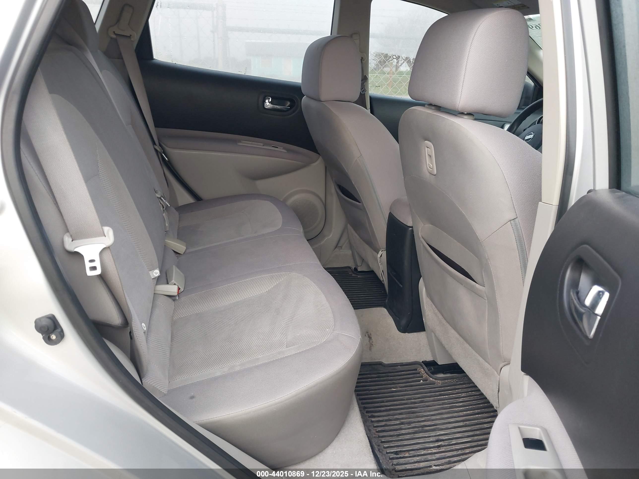 NISSAN ROGUE image 8