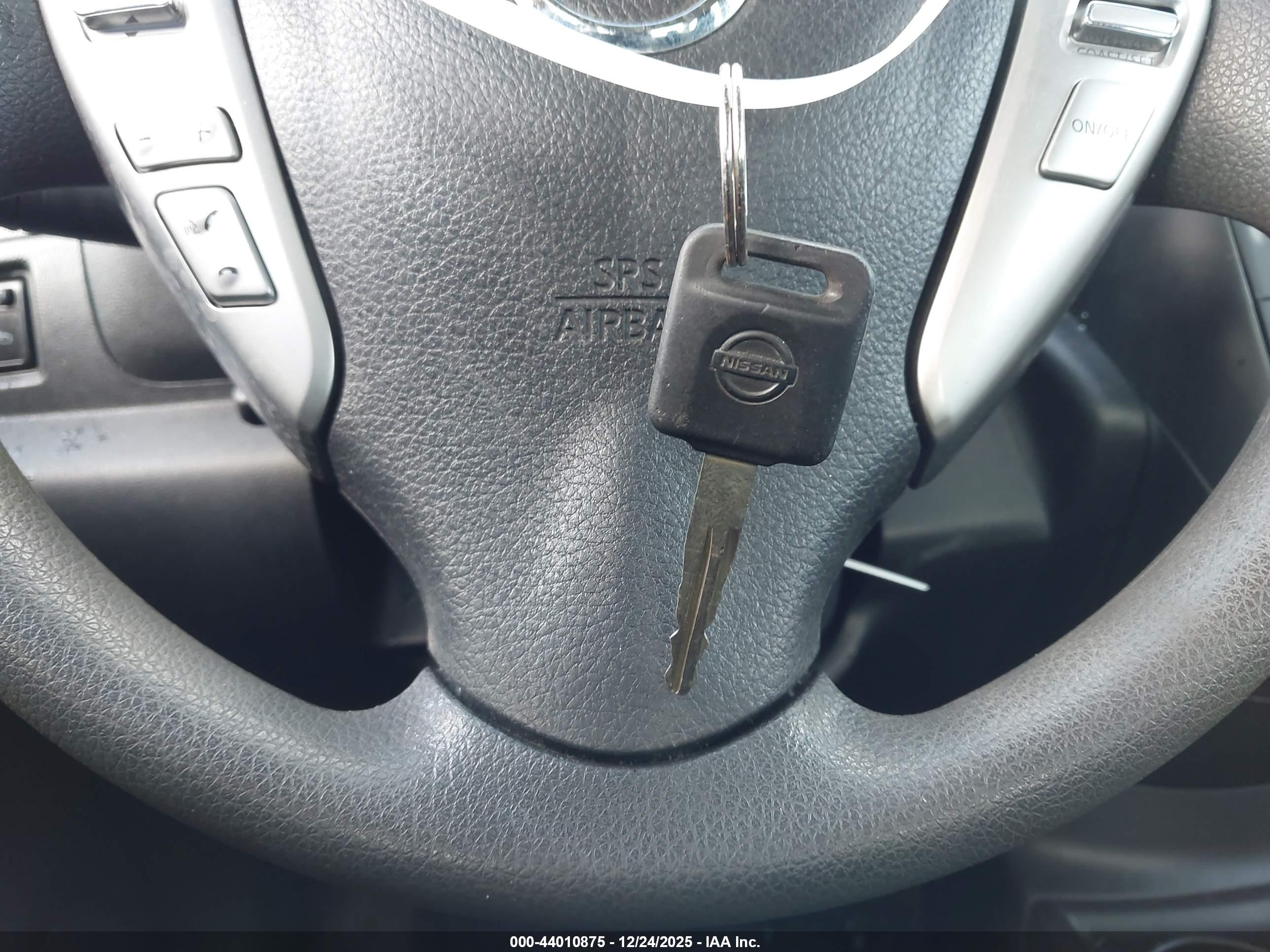 NISSAN VERSA image 11