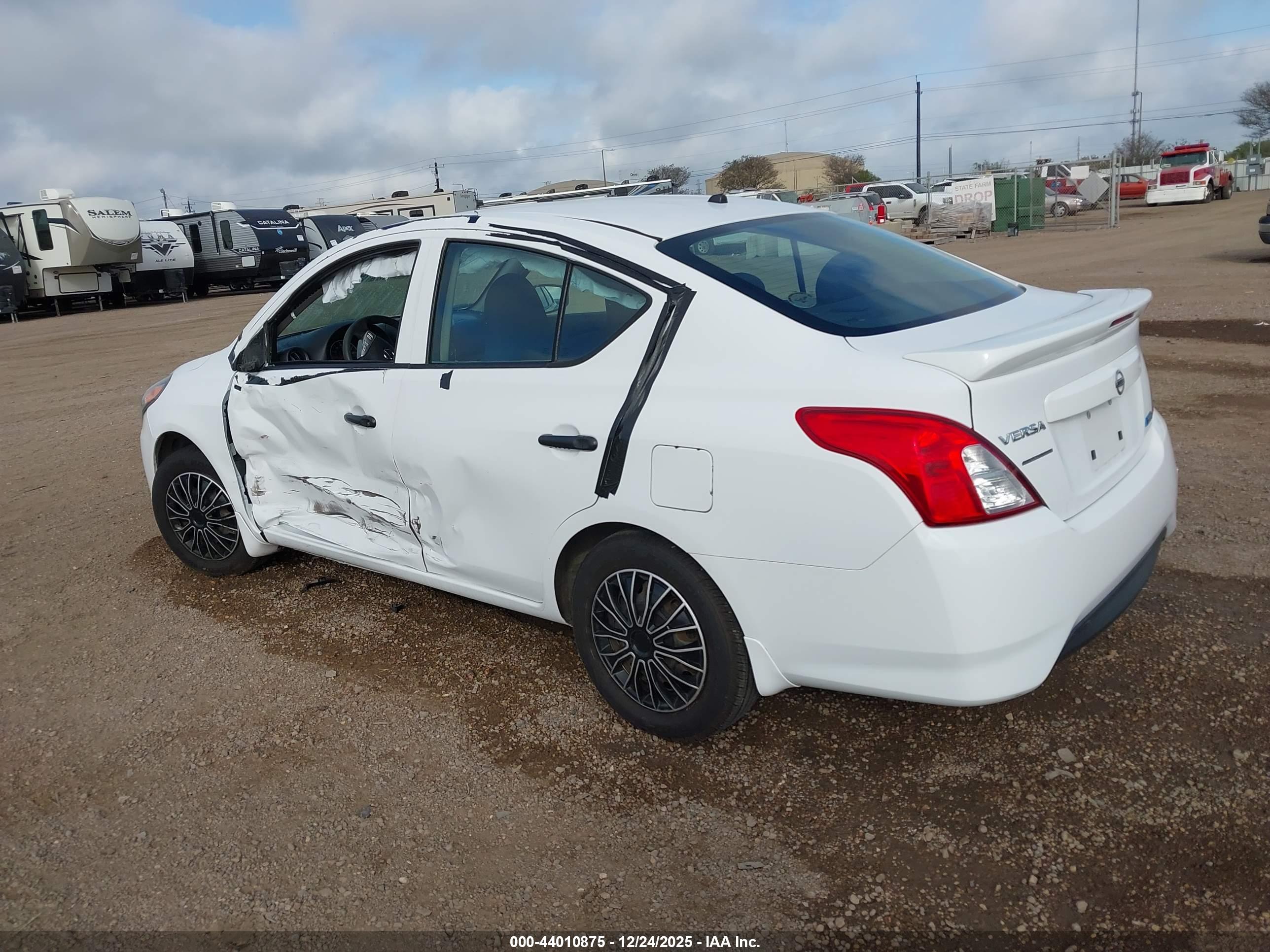 NISSAN VERSA image 3