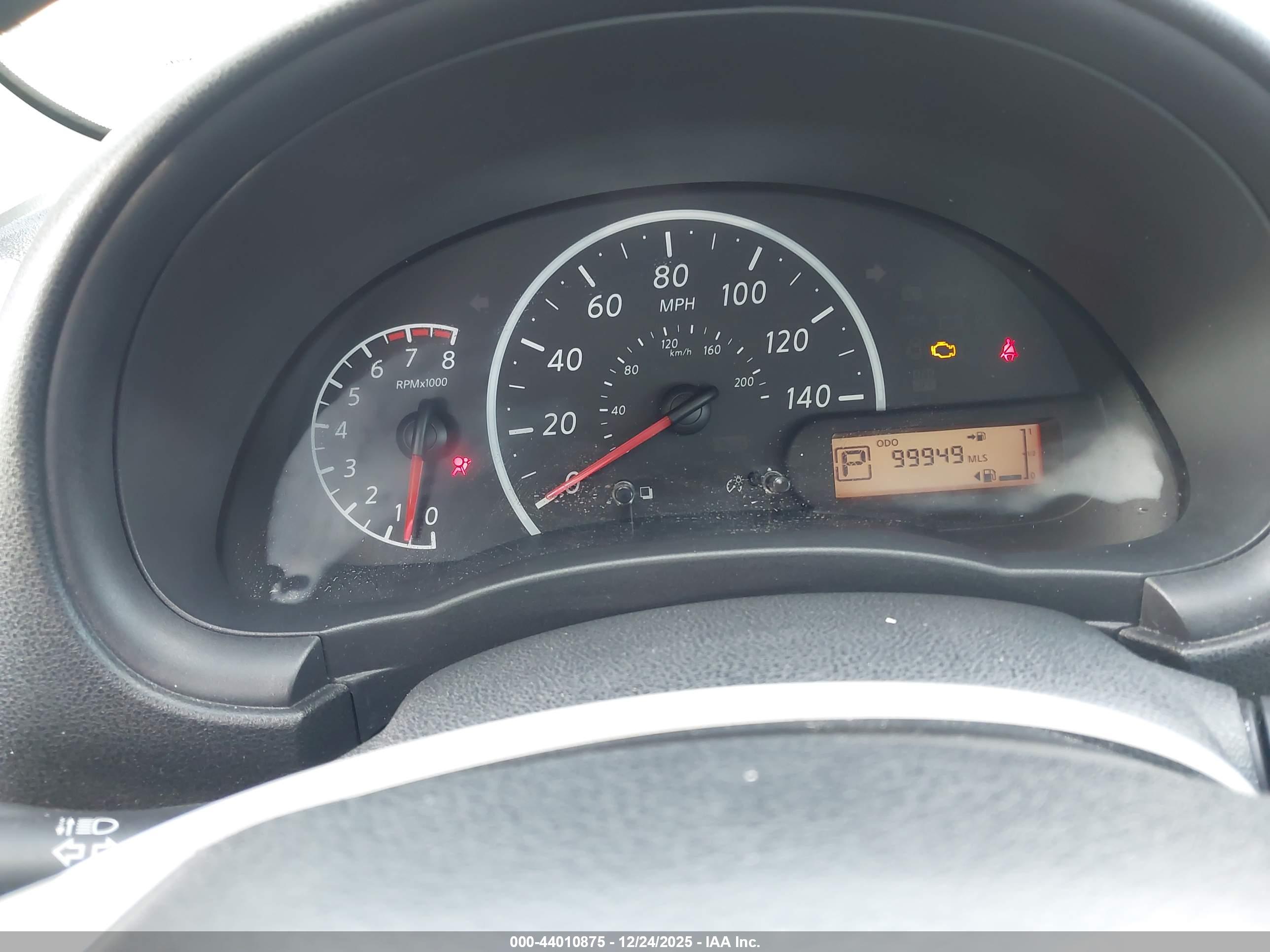 NISSAN VERSA image 7