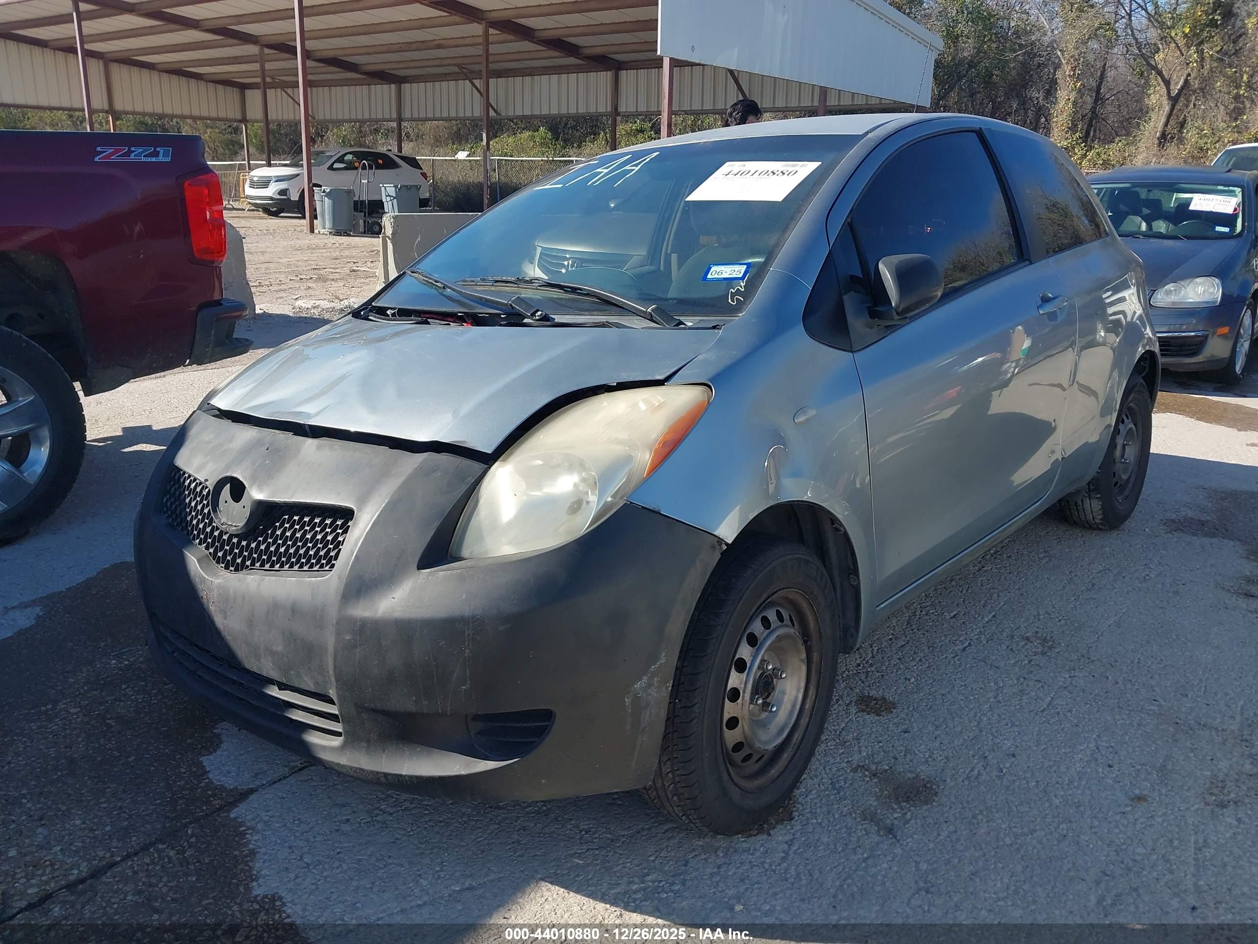 TOYOTA YARIS image 2