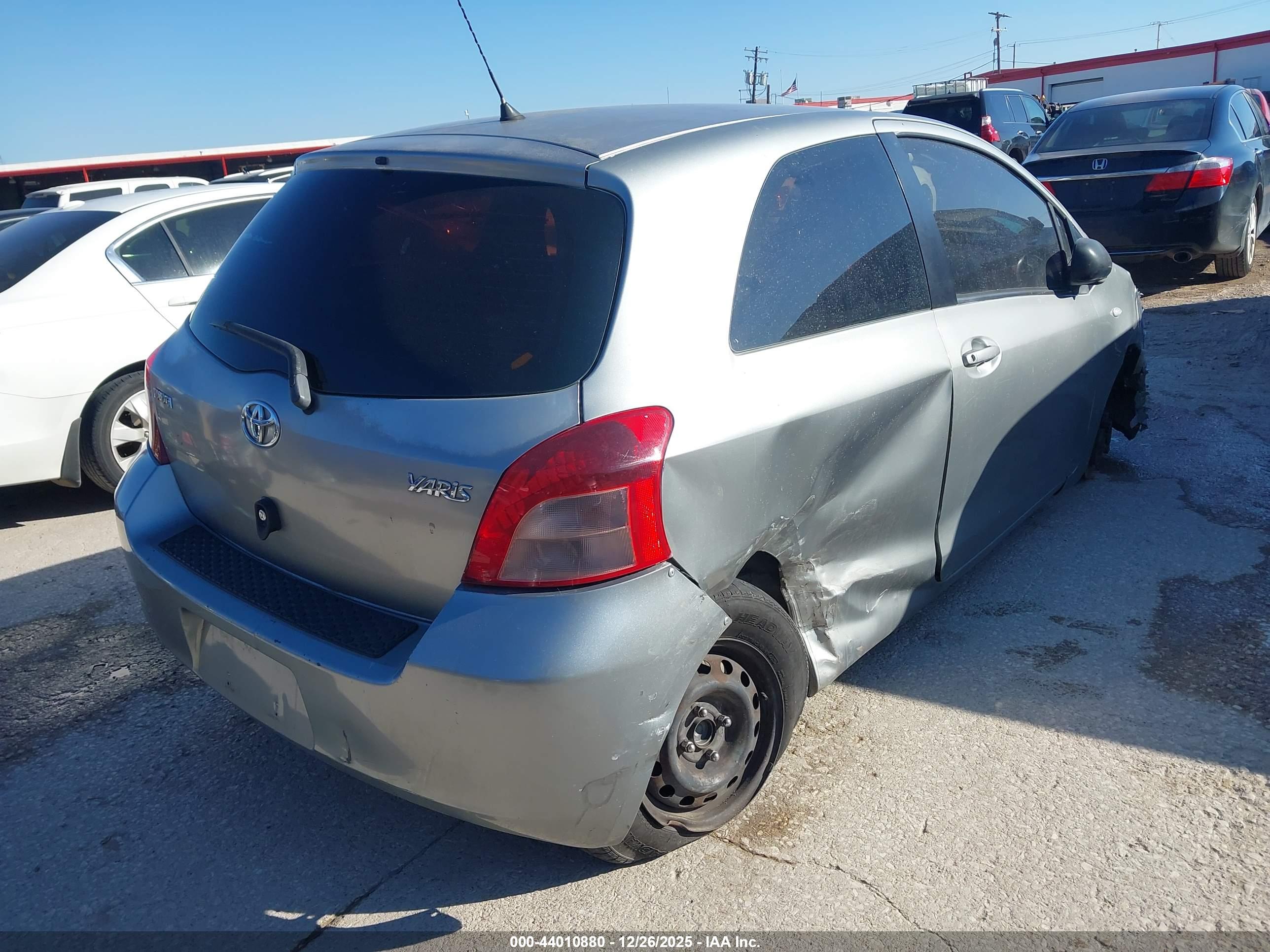TOYOTA YARIS image 4