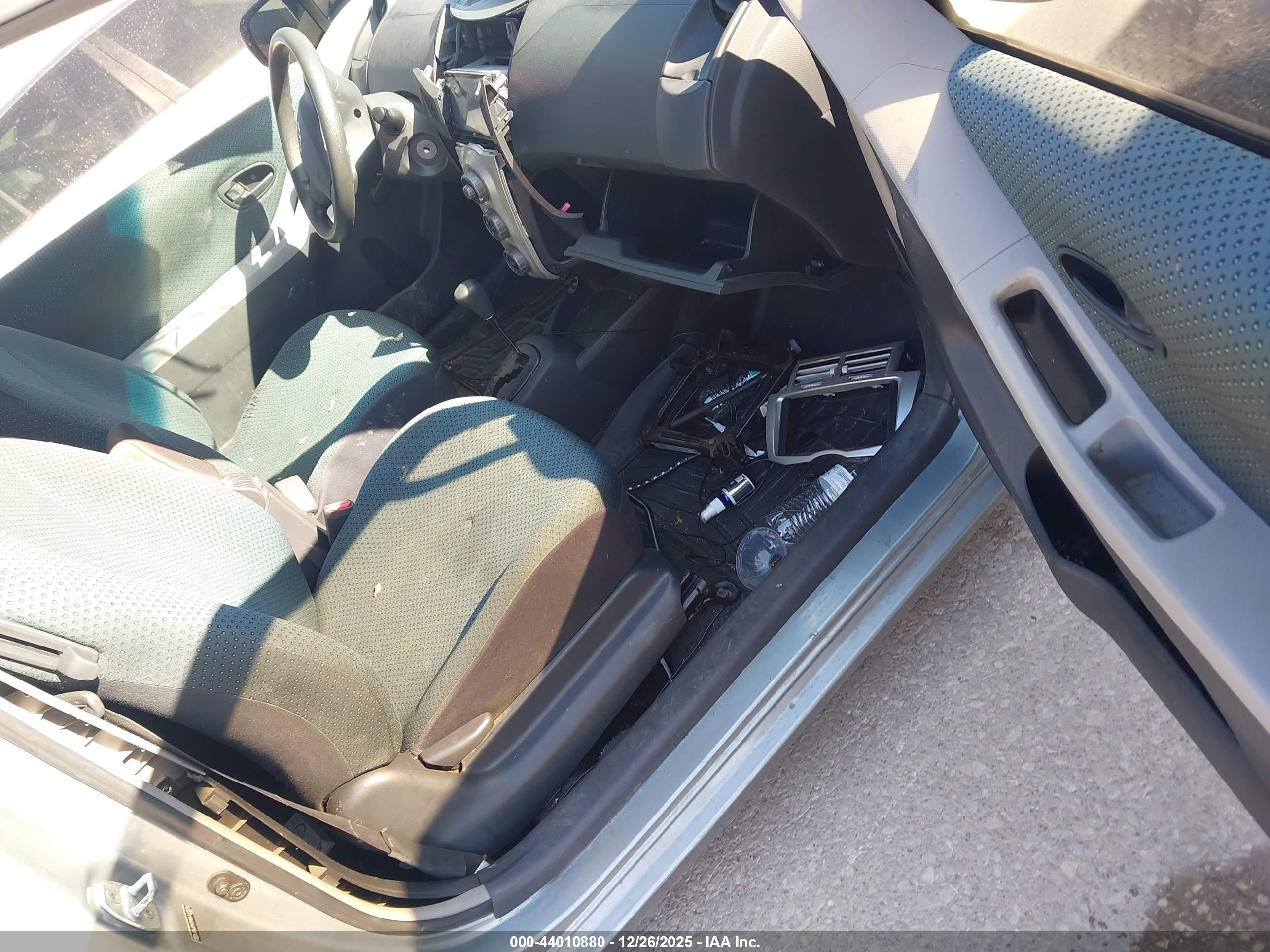 TOYOTA YARIS image 5