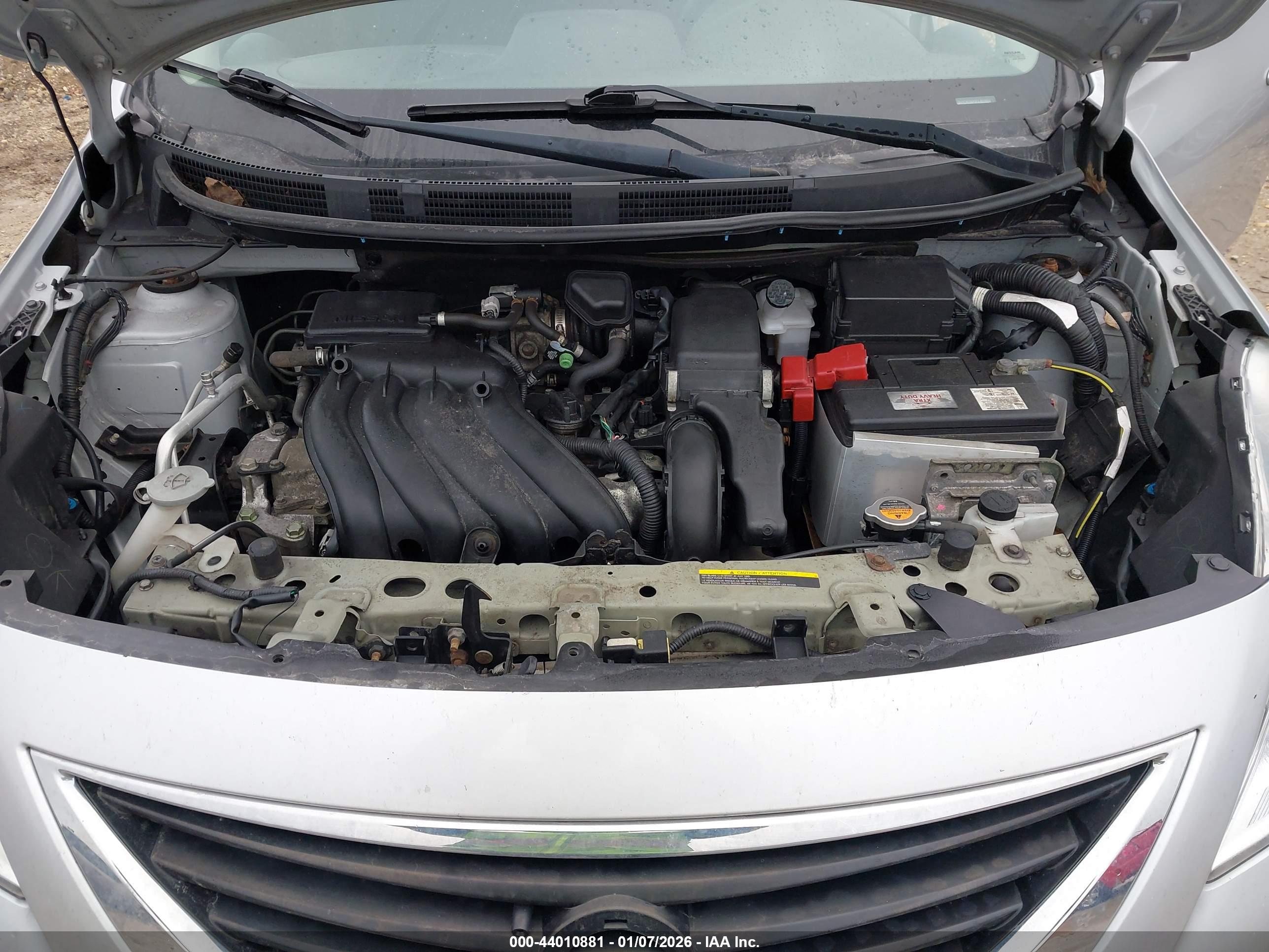 NISSAN VERSA image 10