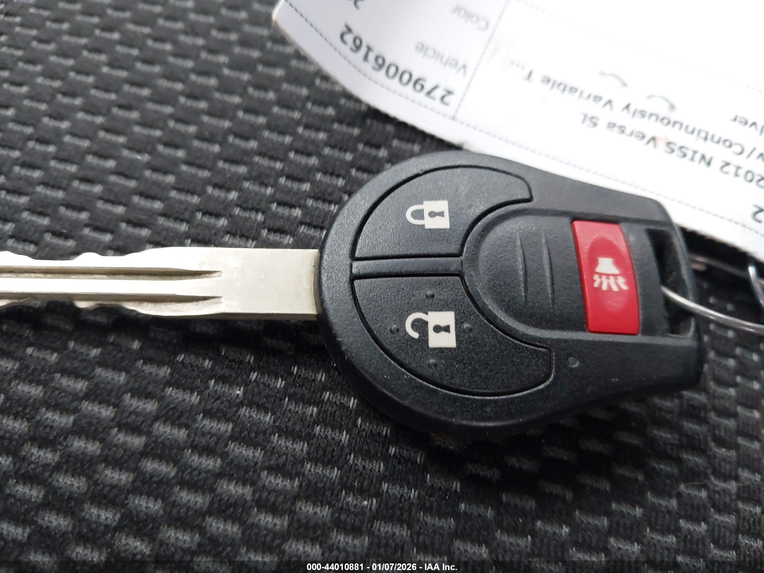 NISSAN VERSA image 11