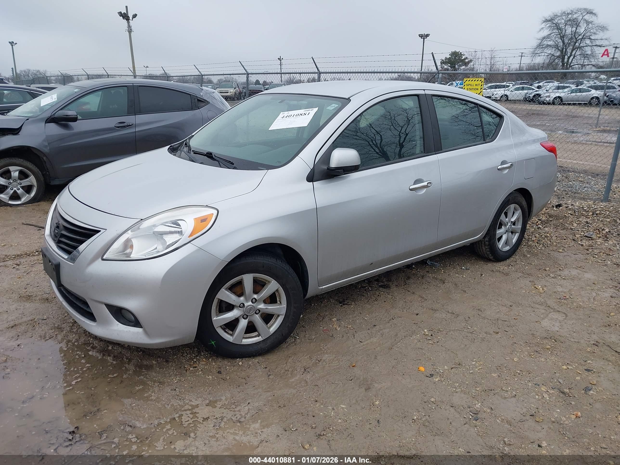 NISSAN VERSA image 2
