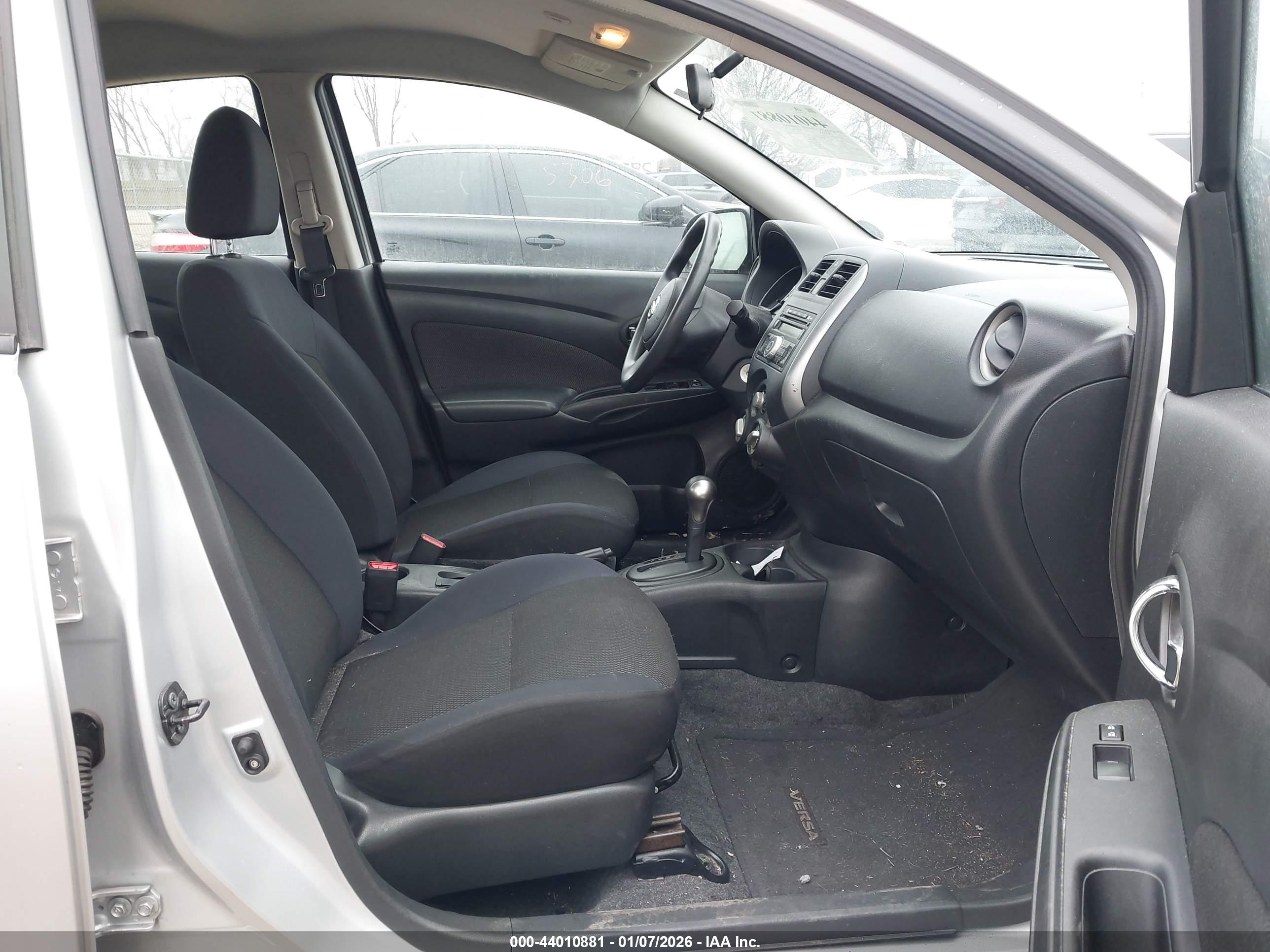 NISSAN VERSA image 5