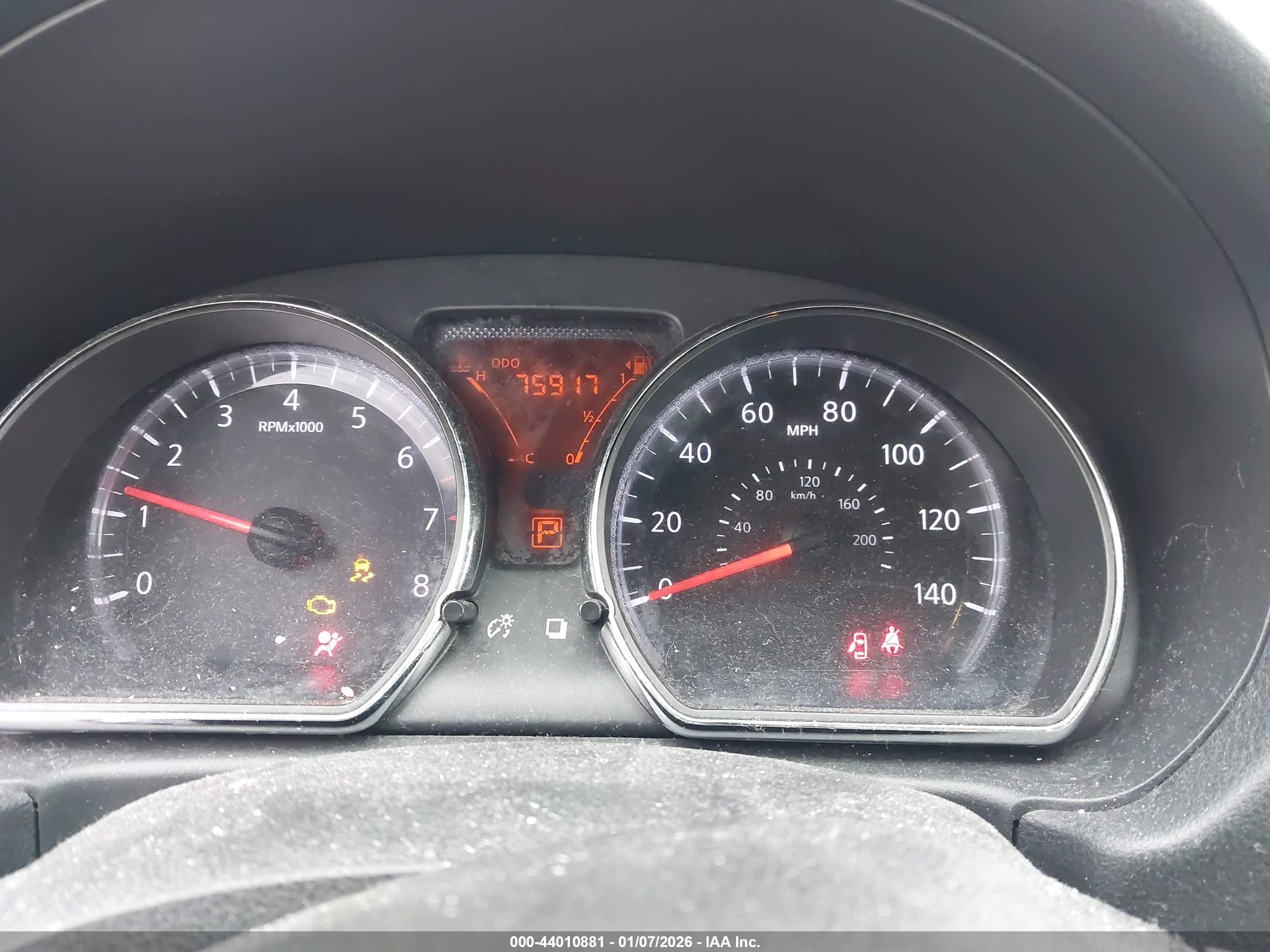 NISSAN VERSA image 7