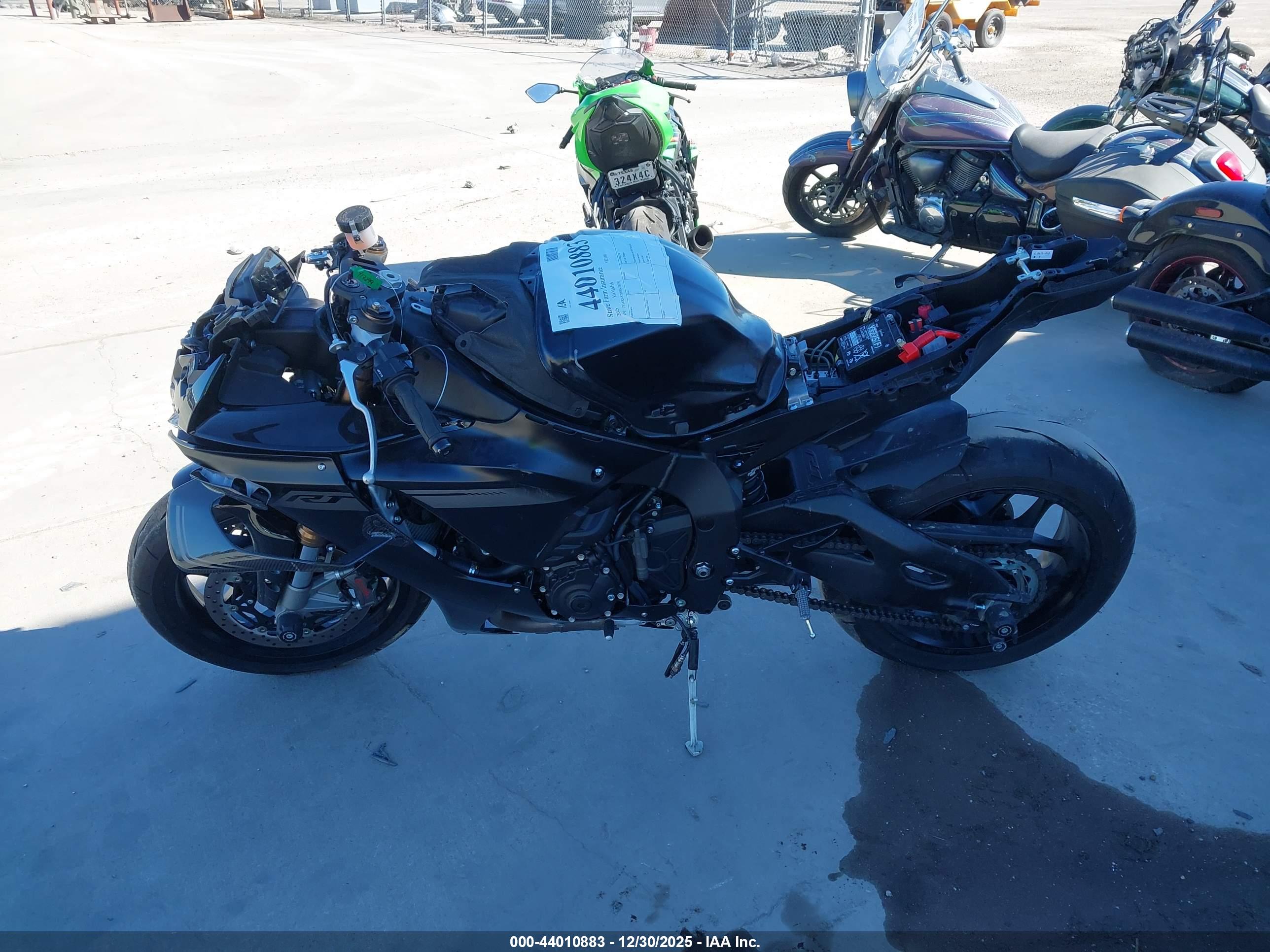 YAMAHA YZF1000 image 2