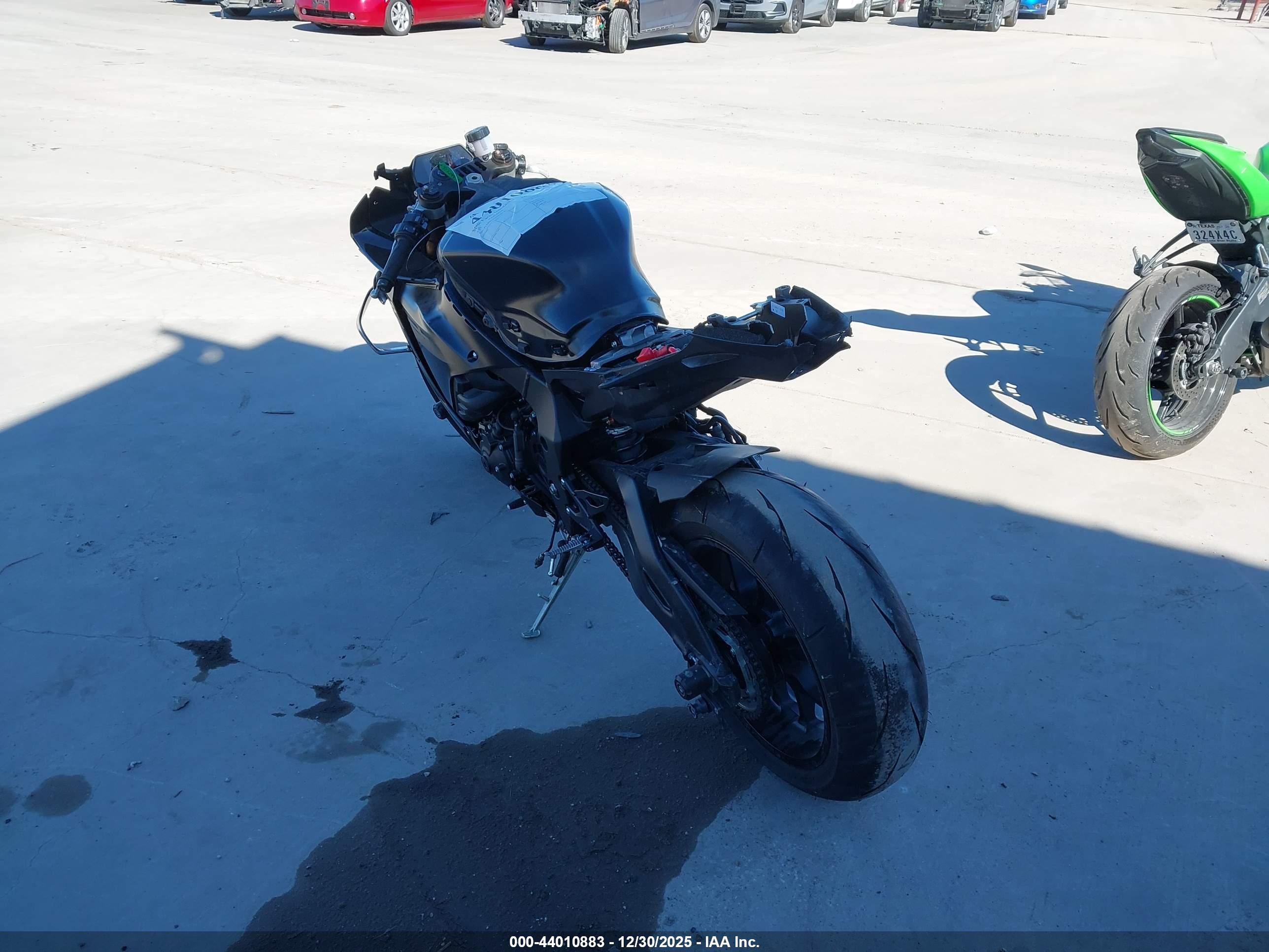 YAMAHA YZF1000 image 3