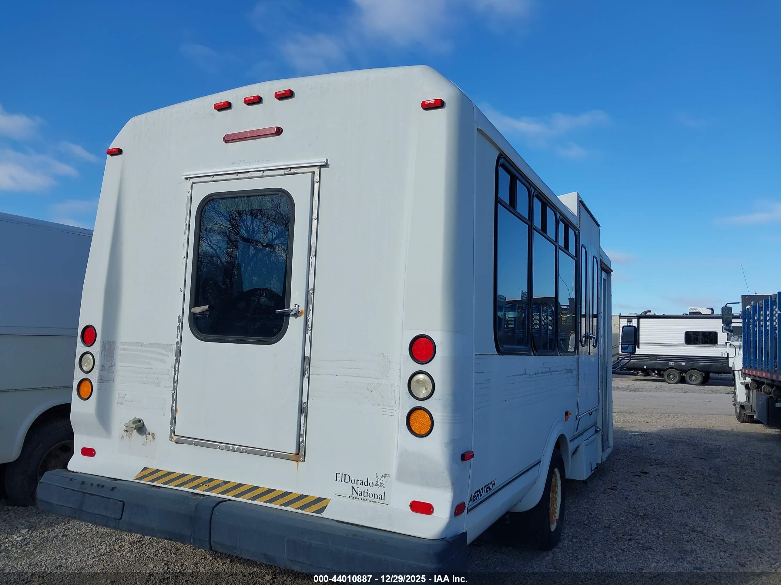 FORD E-450 image 4