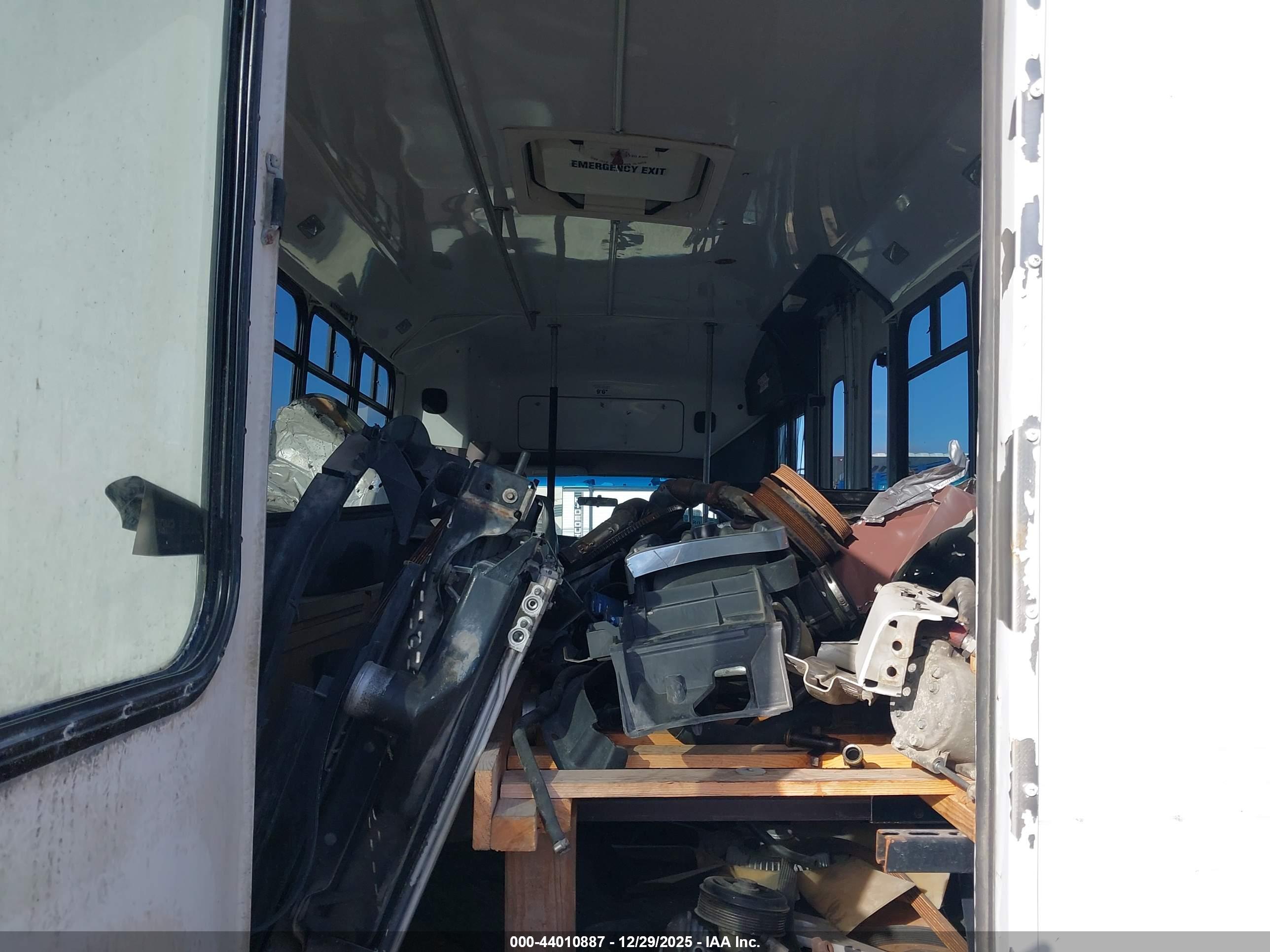 FORD E-450 image 7