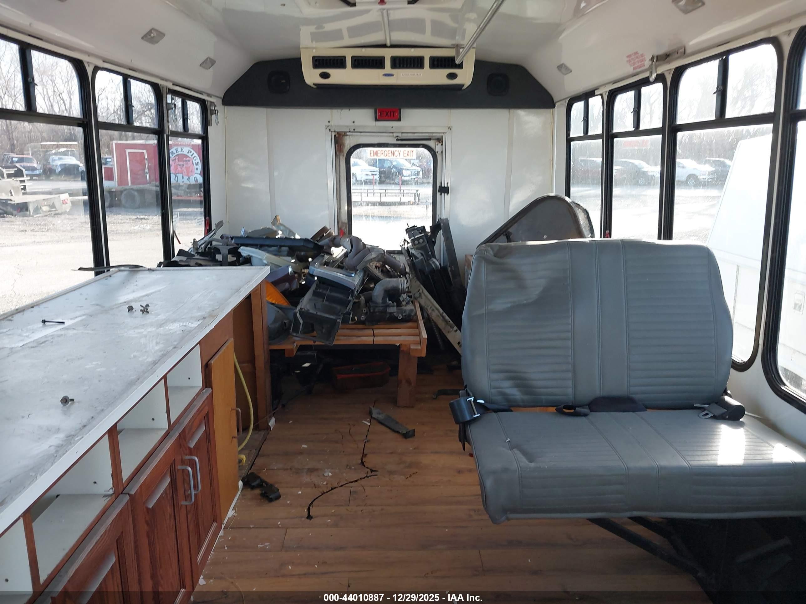 FORD E-450 image 8