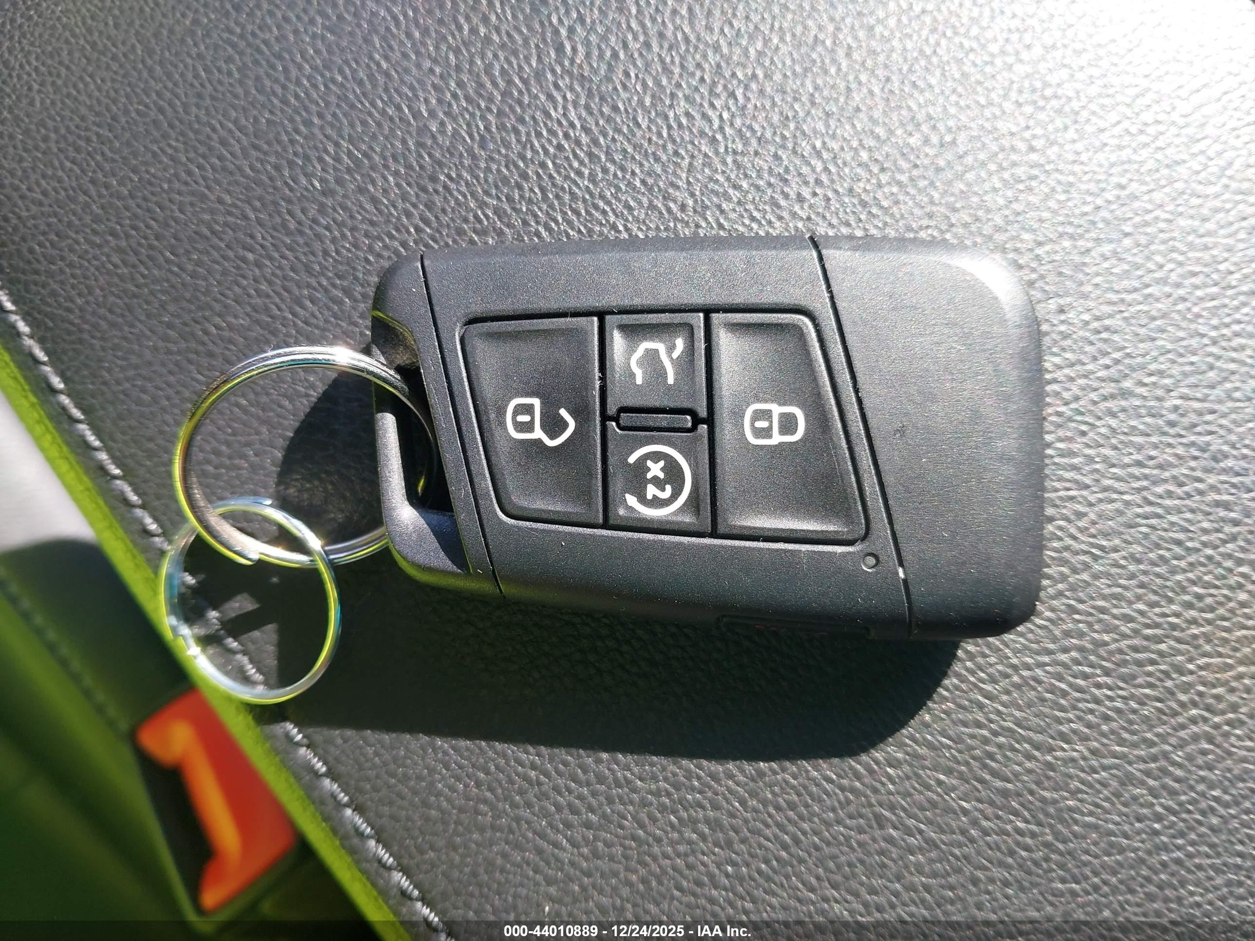 VOLKSWAGEN TIGUAN image 11