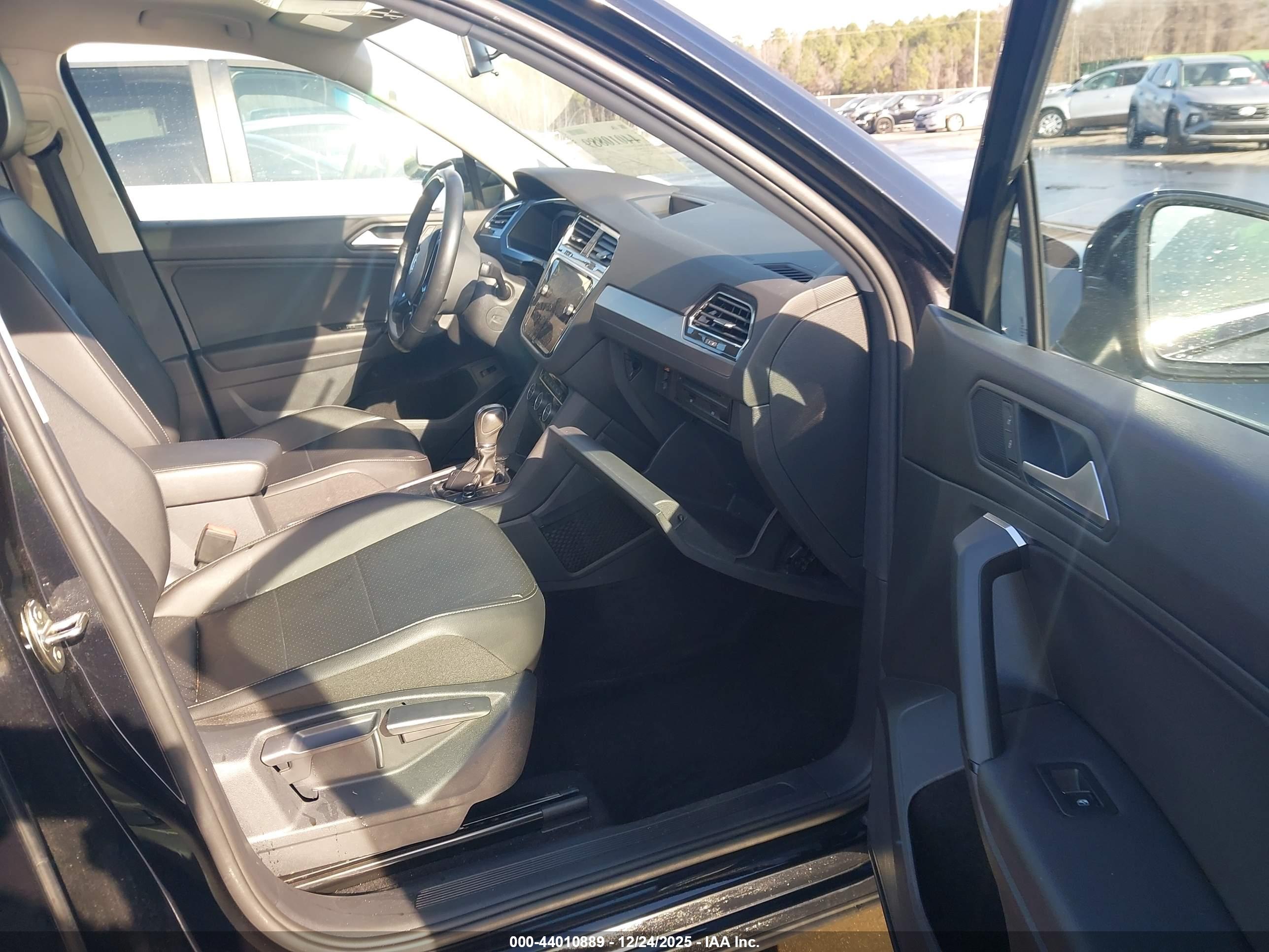 VOLKSWAGEN TIGUAN image 5