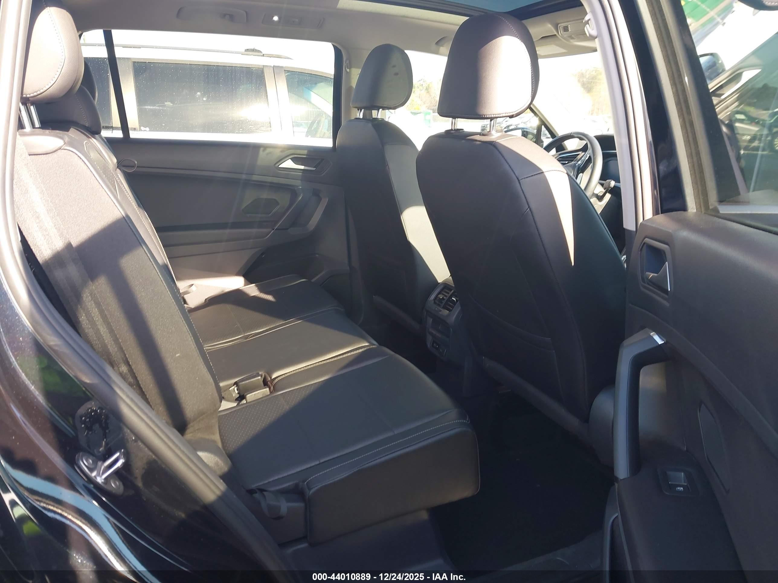 VOLKSWAGEN TIGUAN image 8